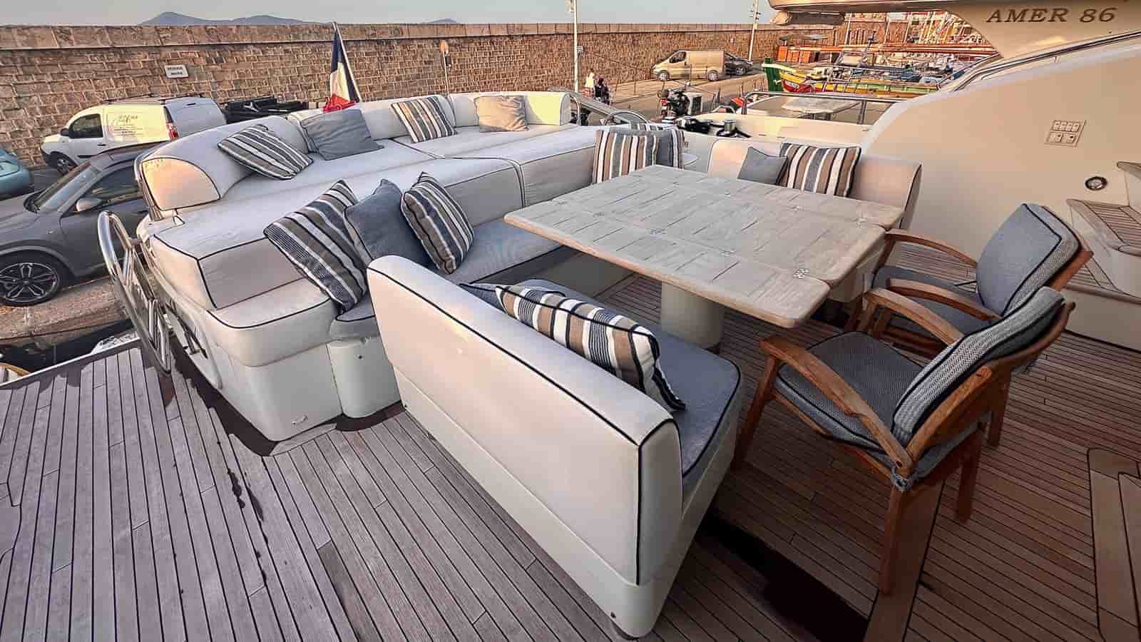 Sunseeker Predator 84 - View 18