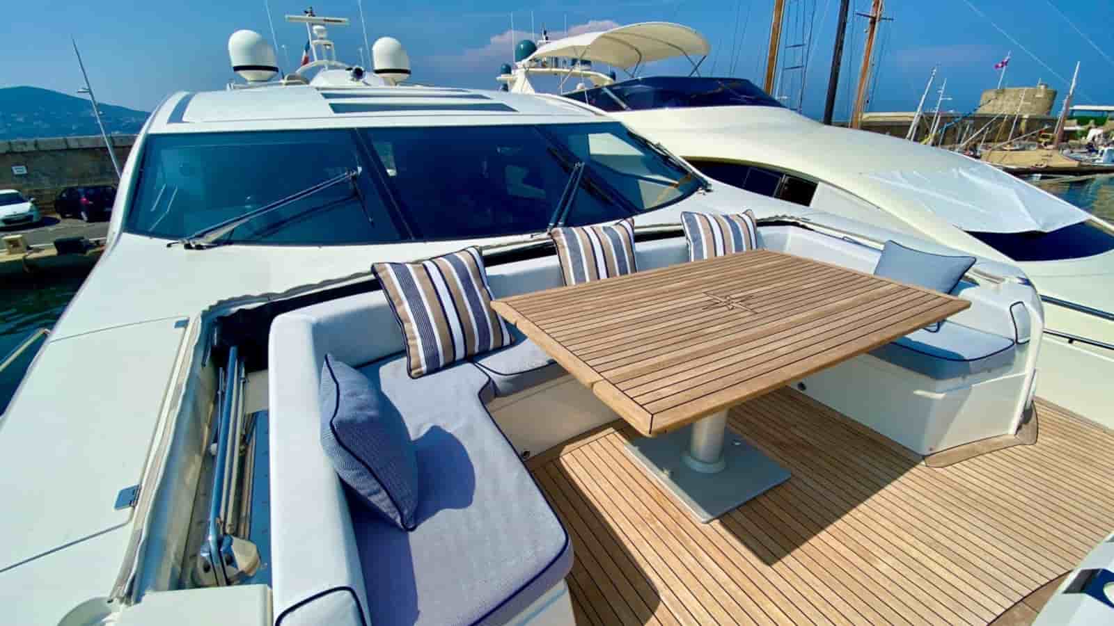 Sunseeker Predator 84 - View 21