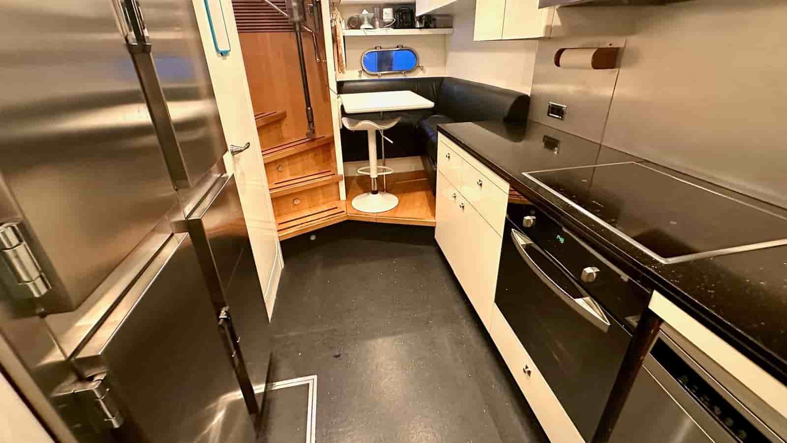 Sunseeker Predator 84 - View 36