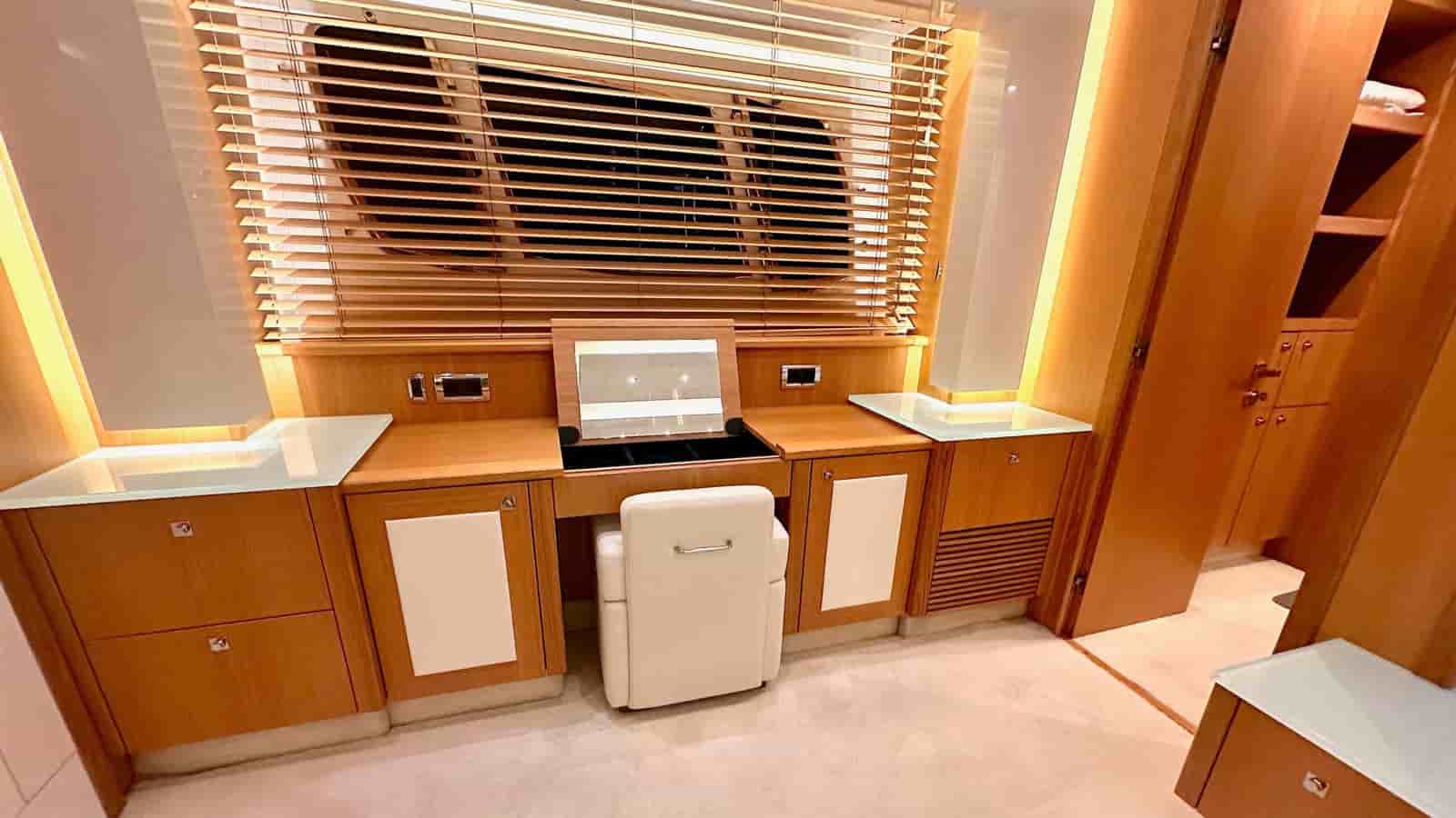 Sunseeker Predator 84 - View 40