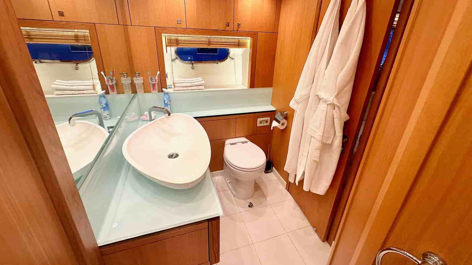 Sunseeker Predator 84 - View 46