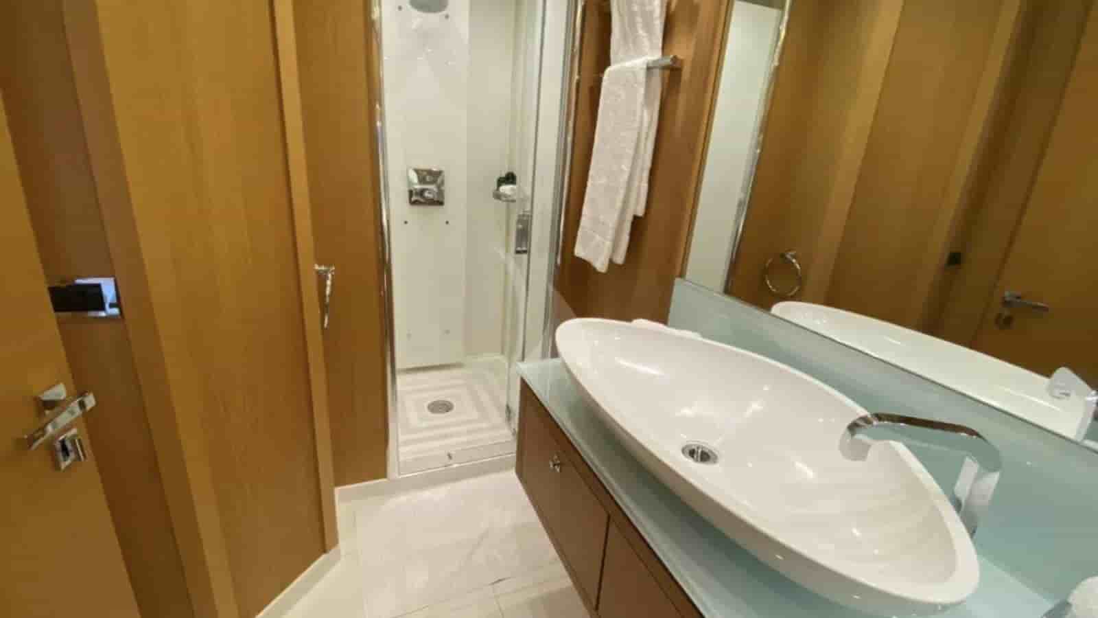 Sunseeker Predator 84 - View 47