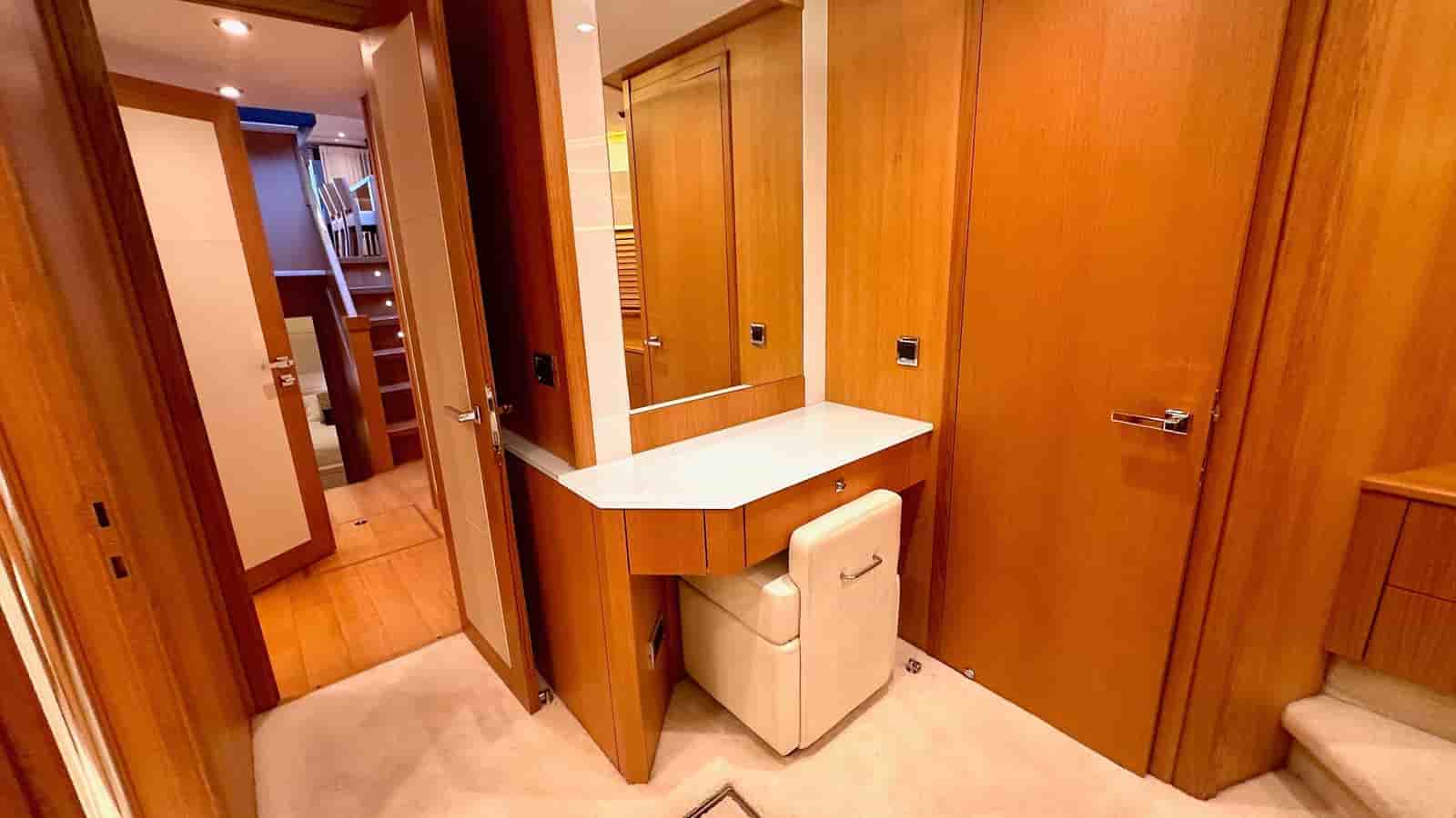 Sunseeker Predator 84 - View 50