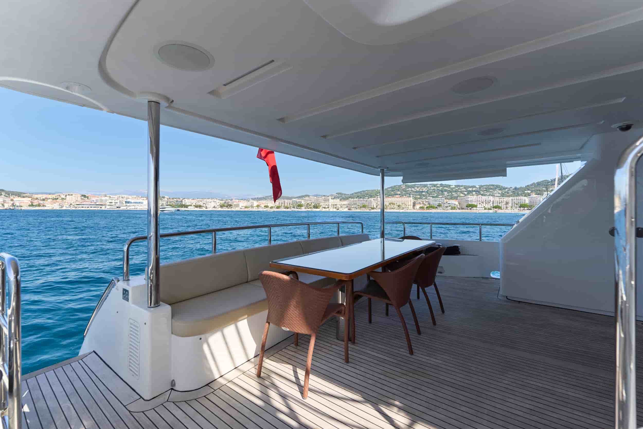 Benetti Delfino 93 - View 15