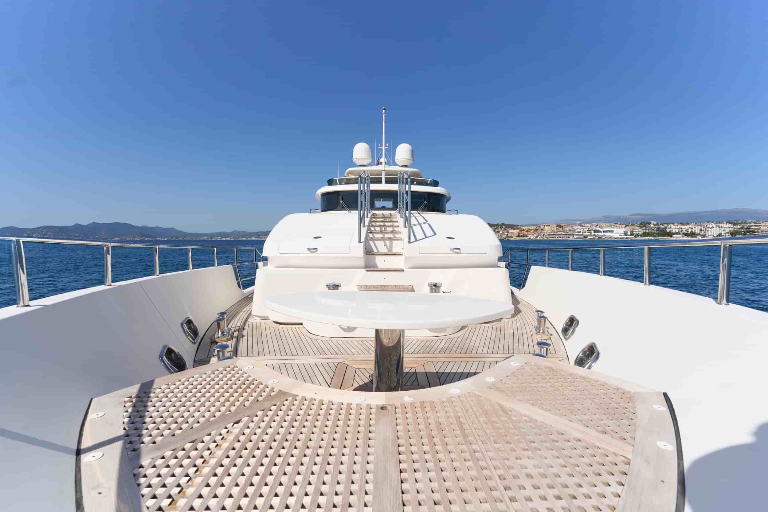 Benetti Delfino 93 - View 18