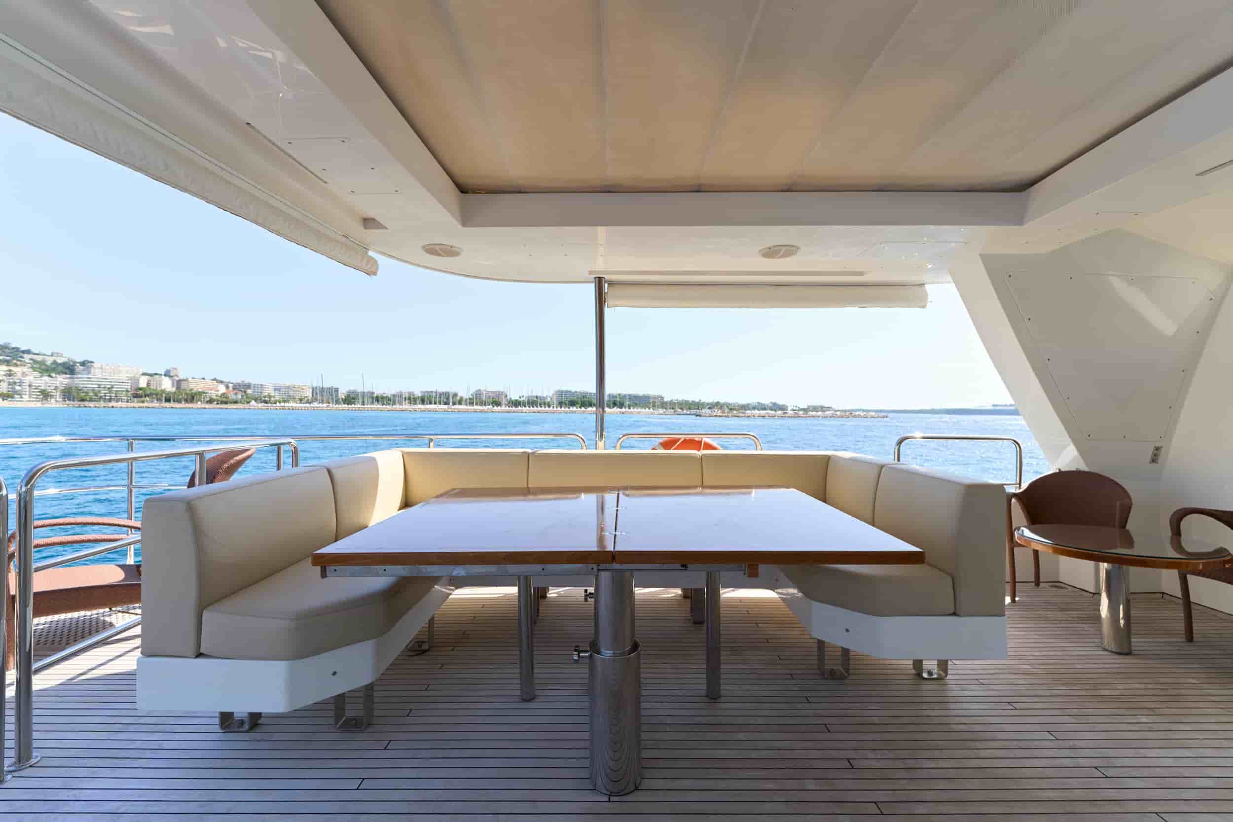 Benetti Delfino 93 - View 21