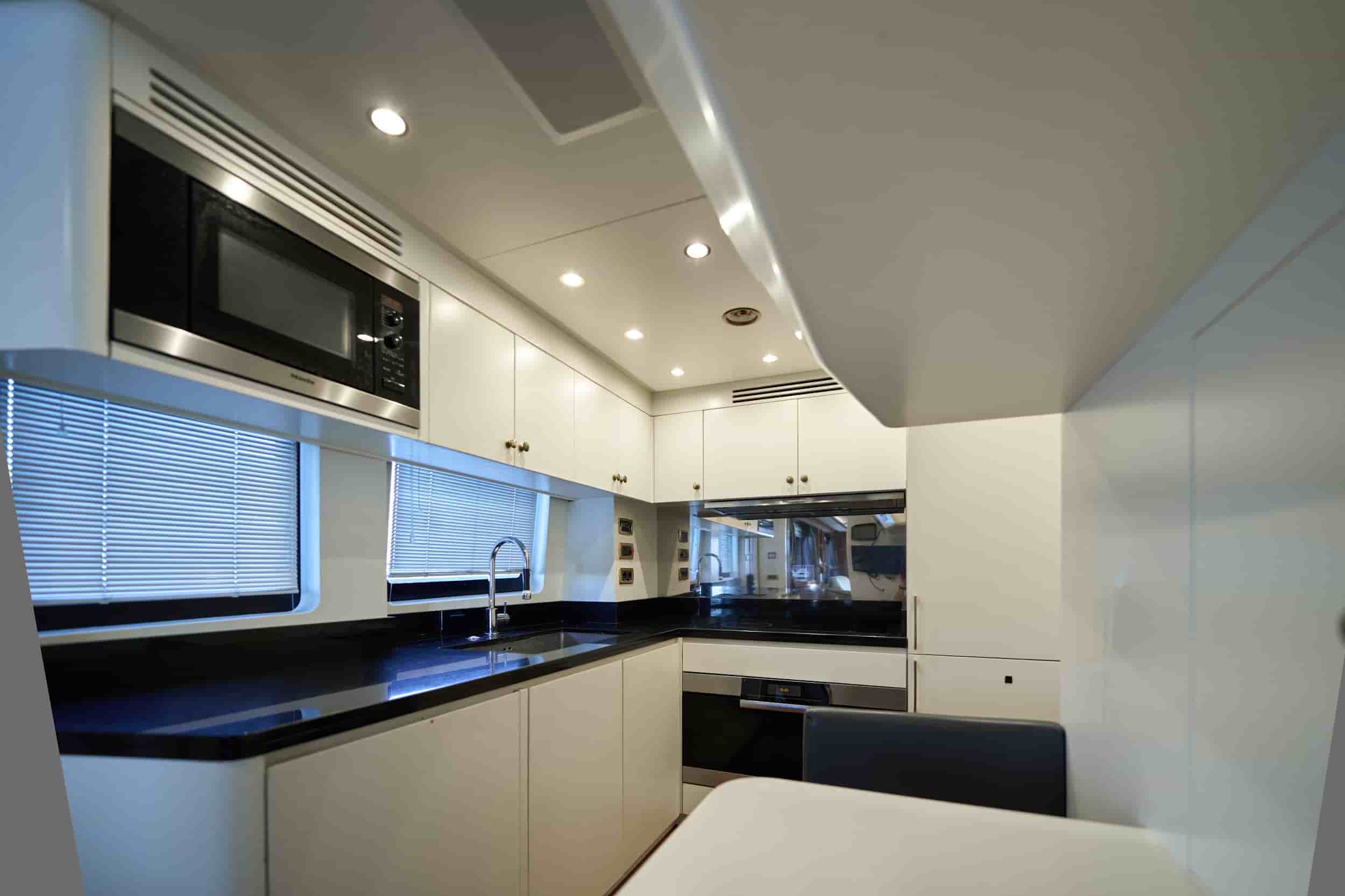 Benetti Delfino 93 - View 32