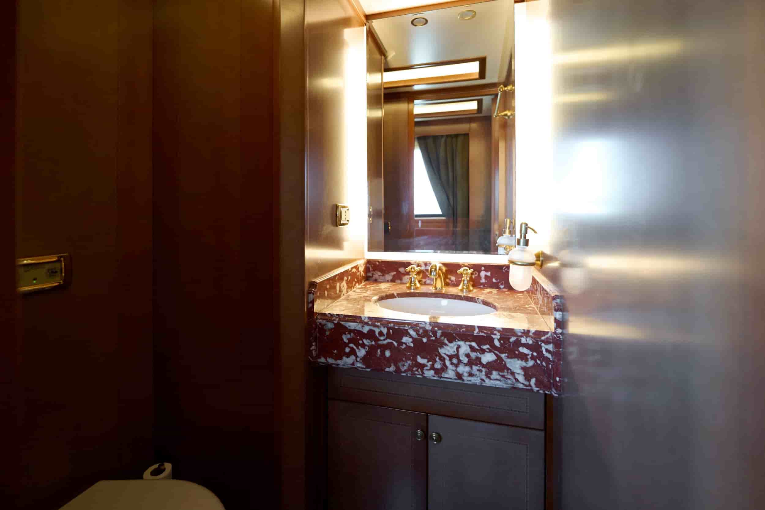 Benetti Delfino 93 - View 33