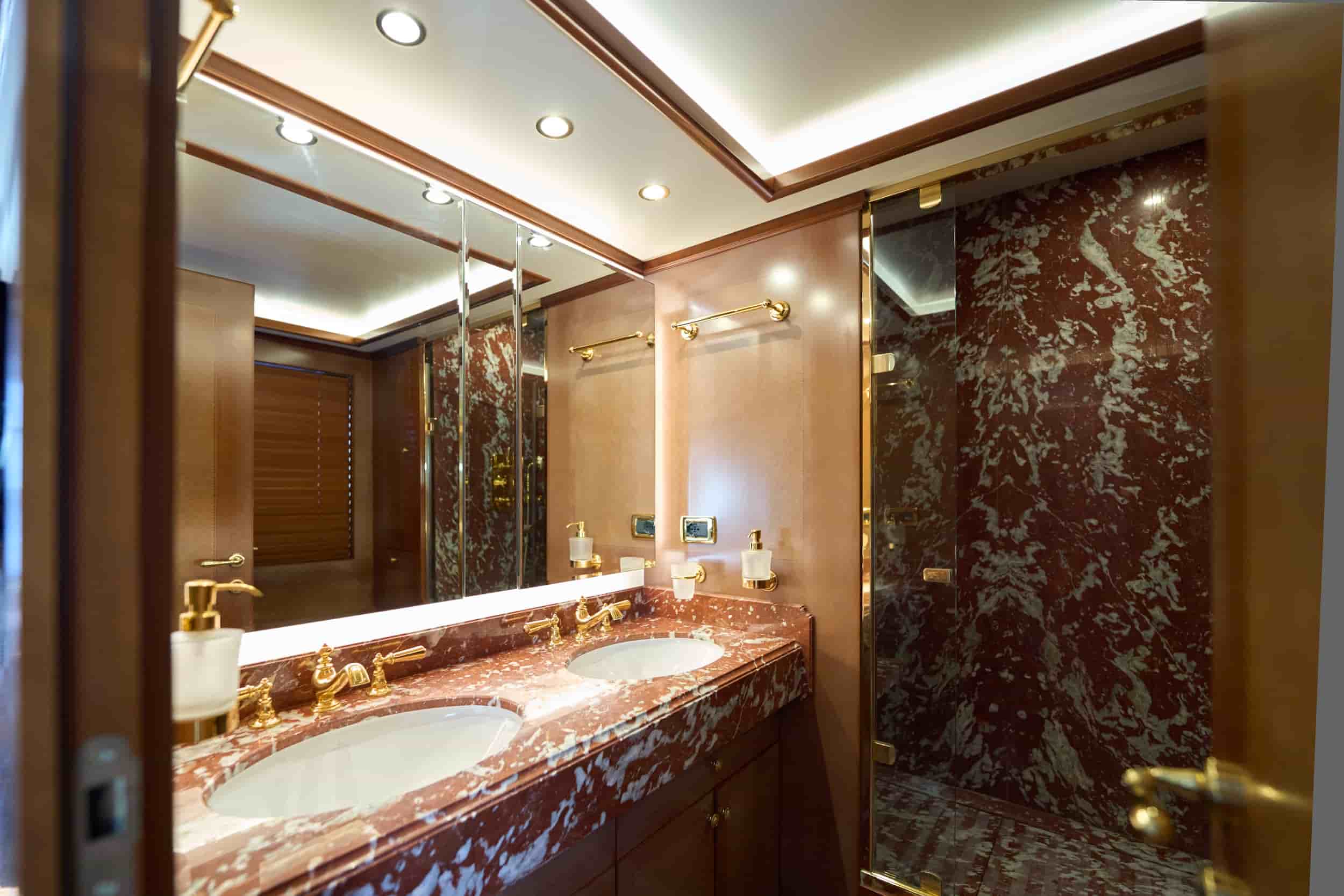 Benetti Delfino 93 - View 36