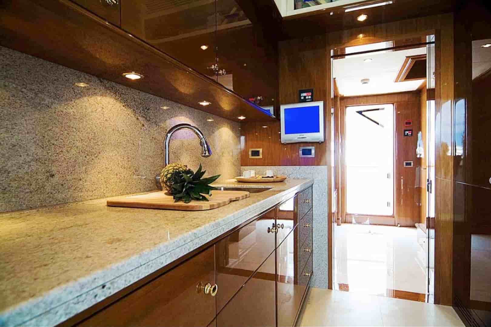 Benetti Legend 85 - View 18