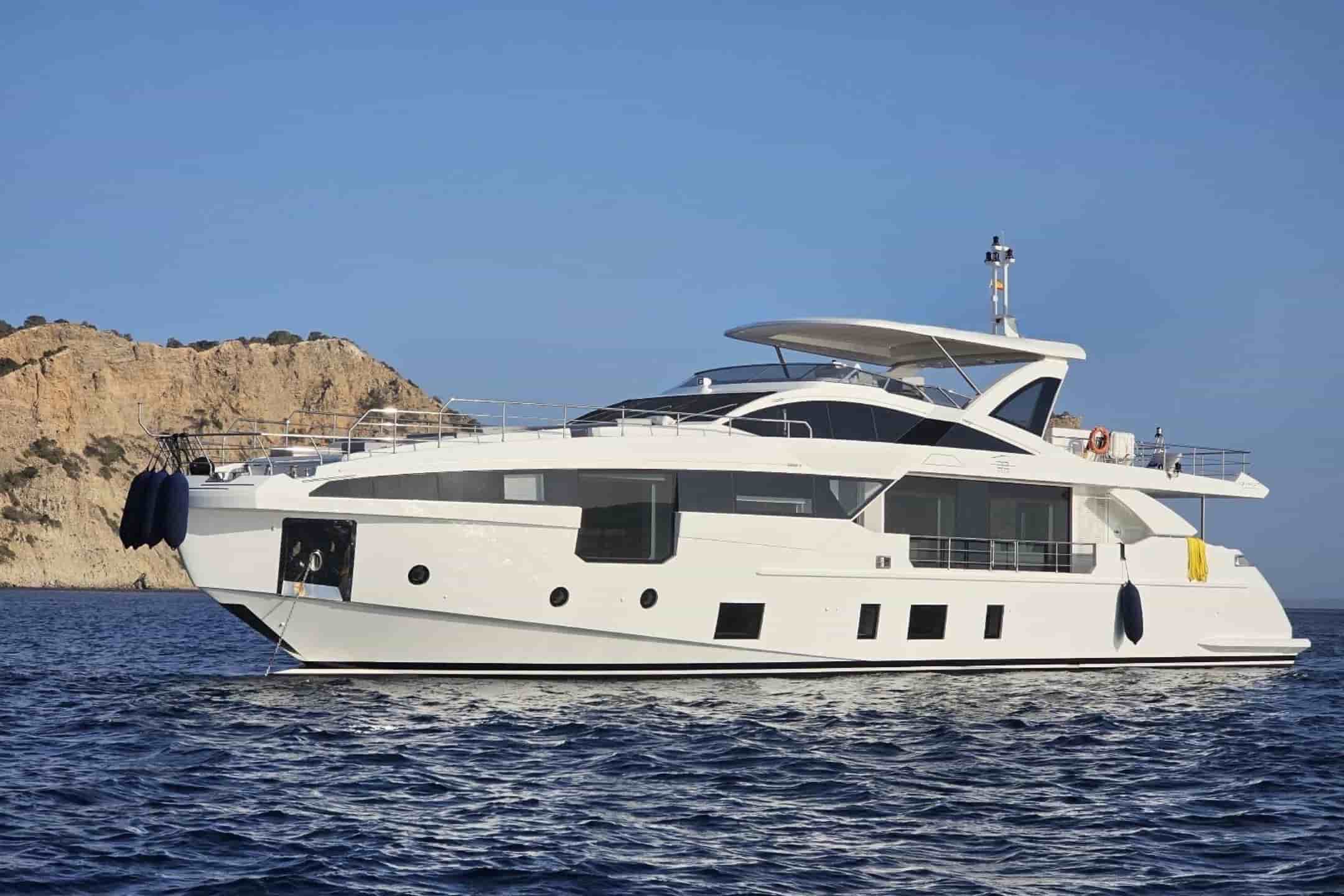 Azimut Grande 32M - View 1