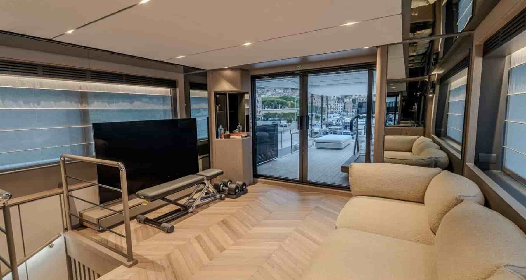 Ferretti Infynito 90 - View 10