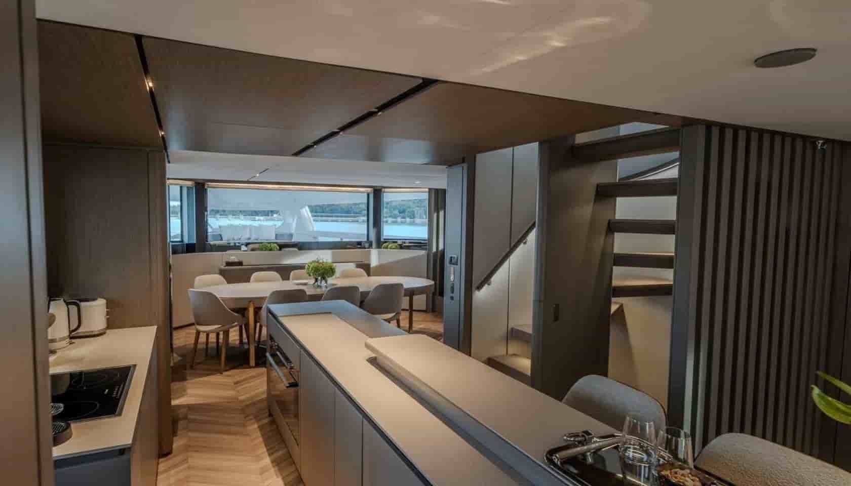 Ferretti Infynito 90 - View 15