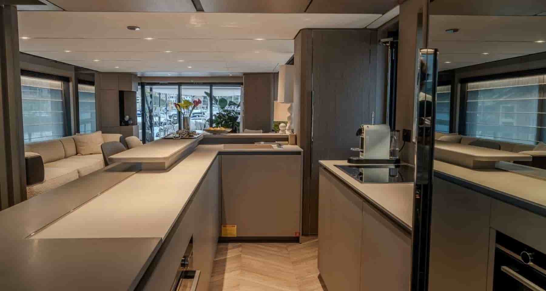 Ferretti Infynito 90 - View 17