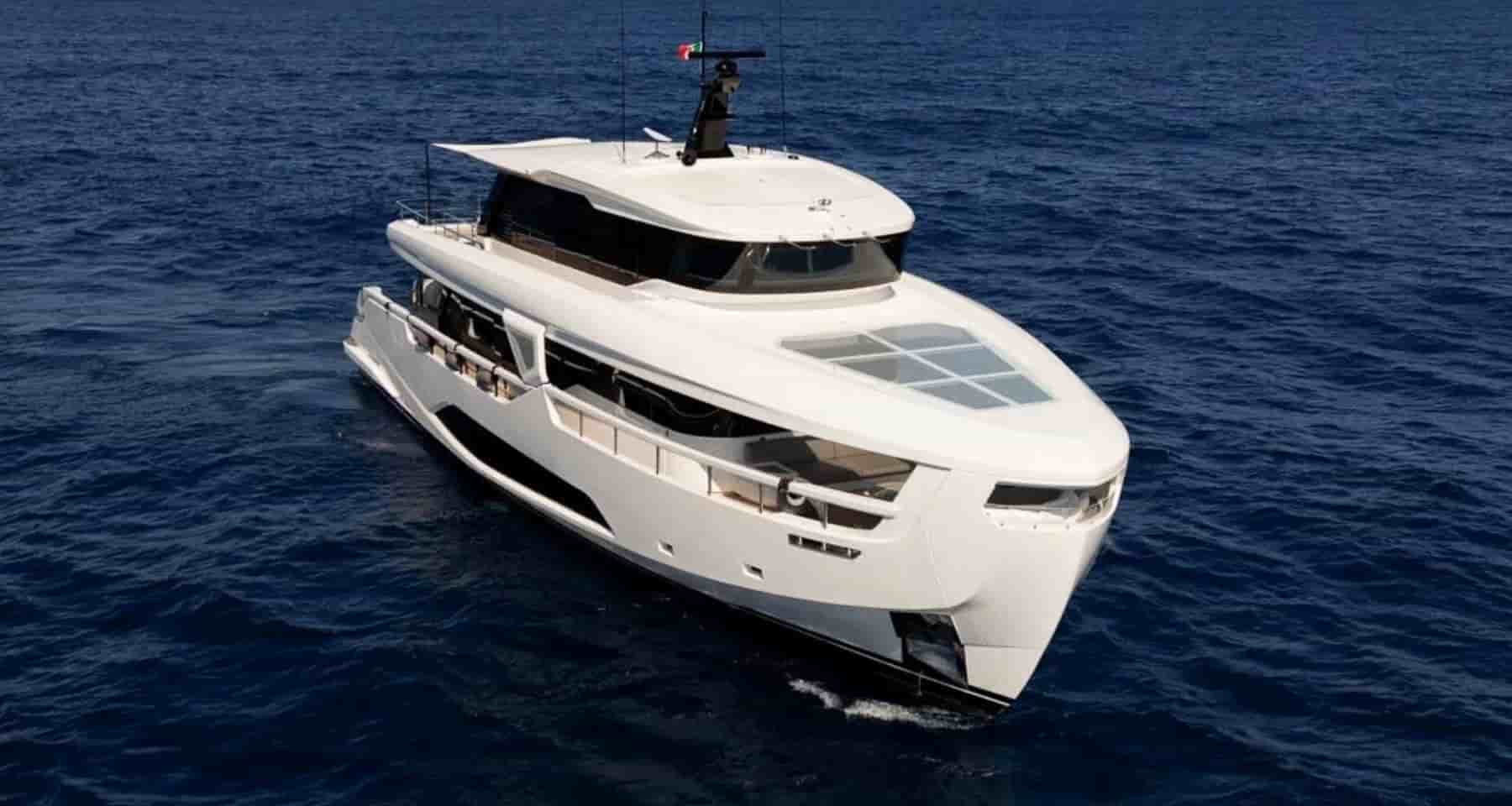 Ferretti Infynito 90 - View 4