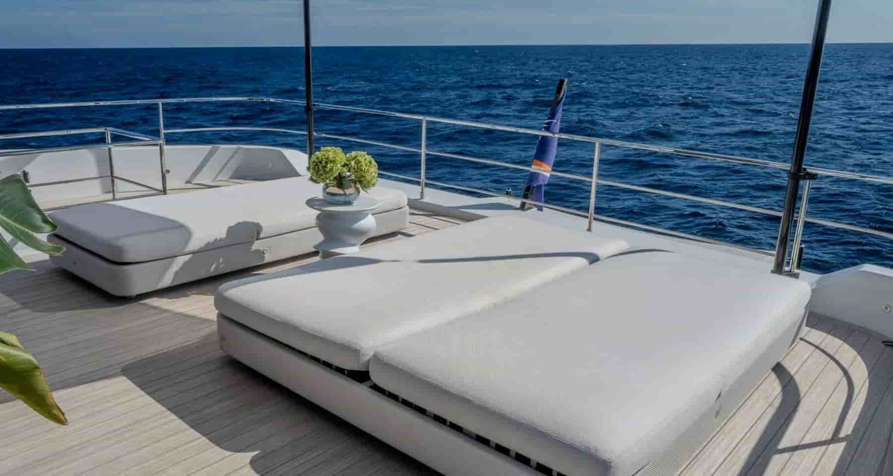 Ferretti Infynito 90 - View 7