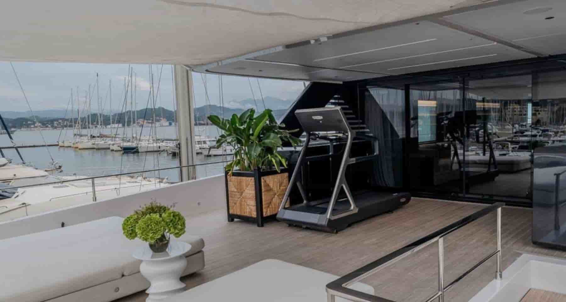 Ferretti Infynito 90 - View 8