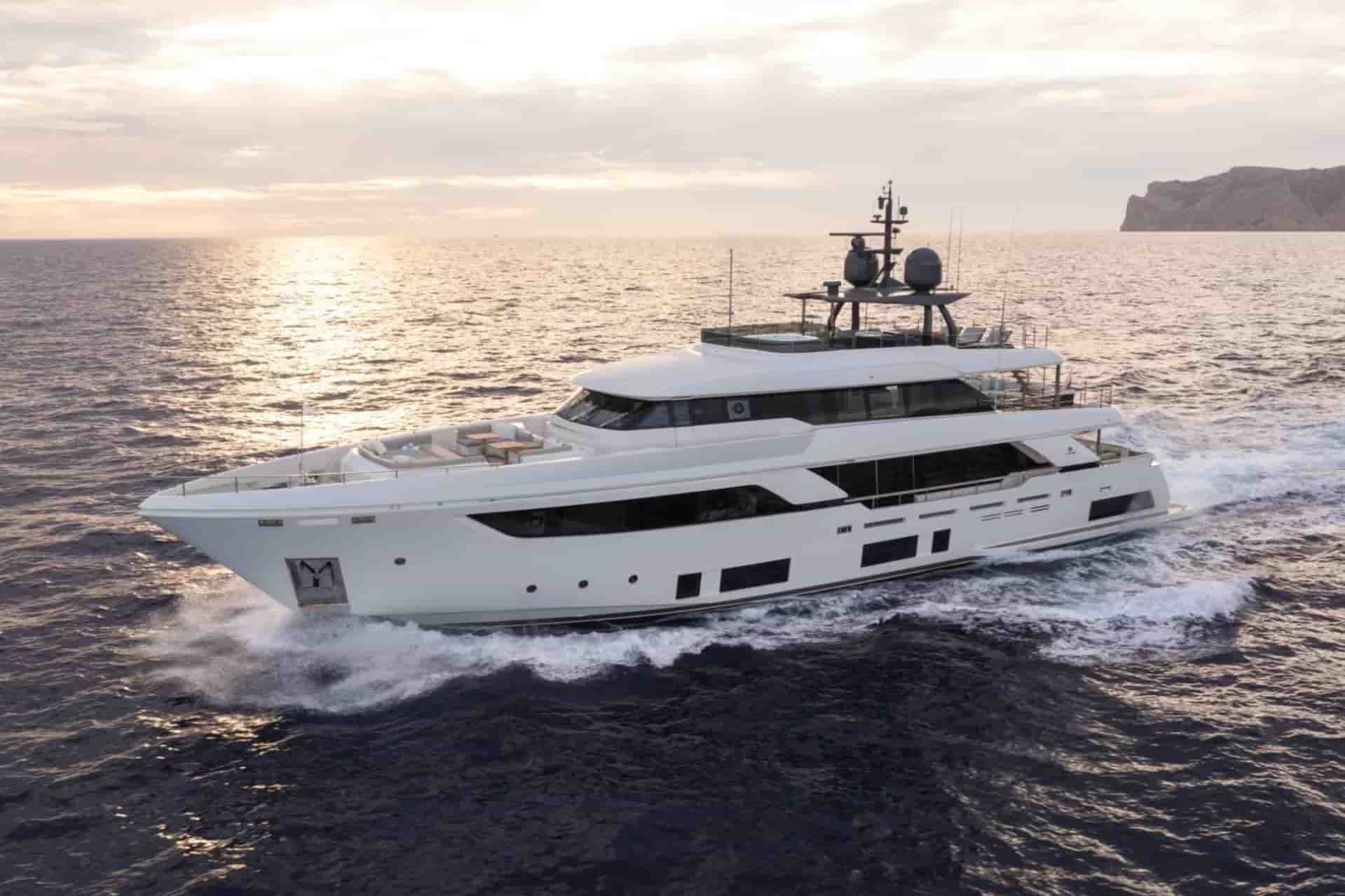 Ferretti Custom Line Navetta 37 - View 10