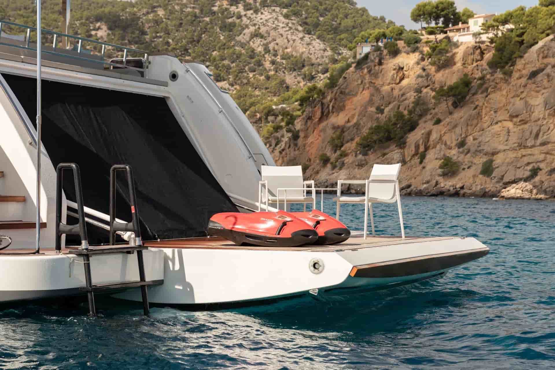 Ferretti Custom Line Navetta 37 - View 11