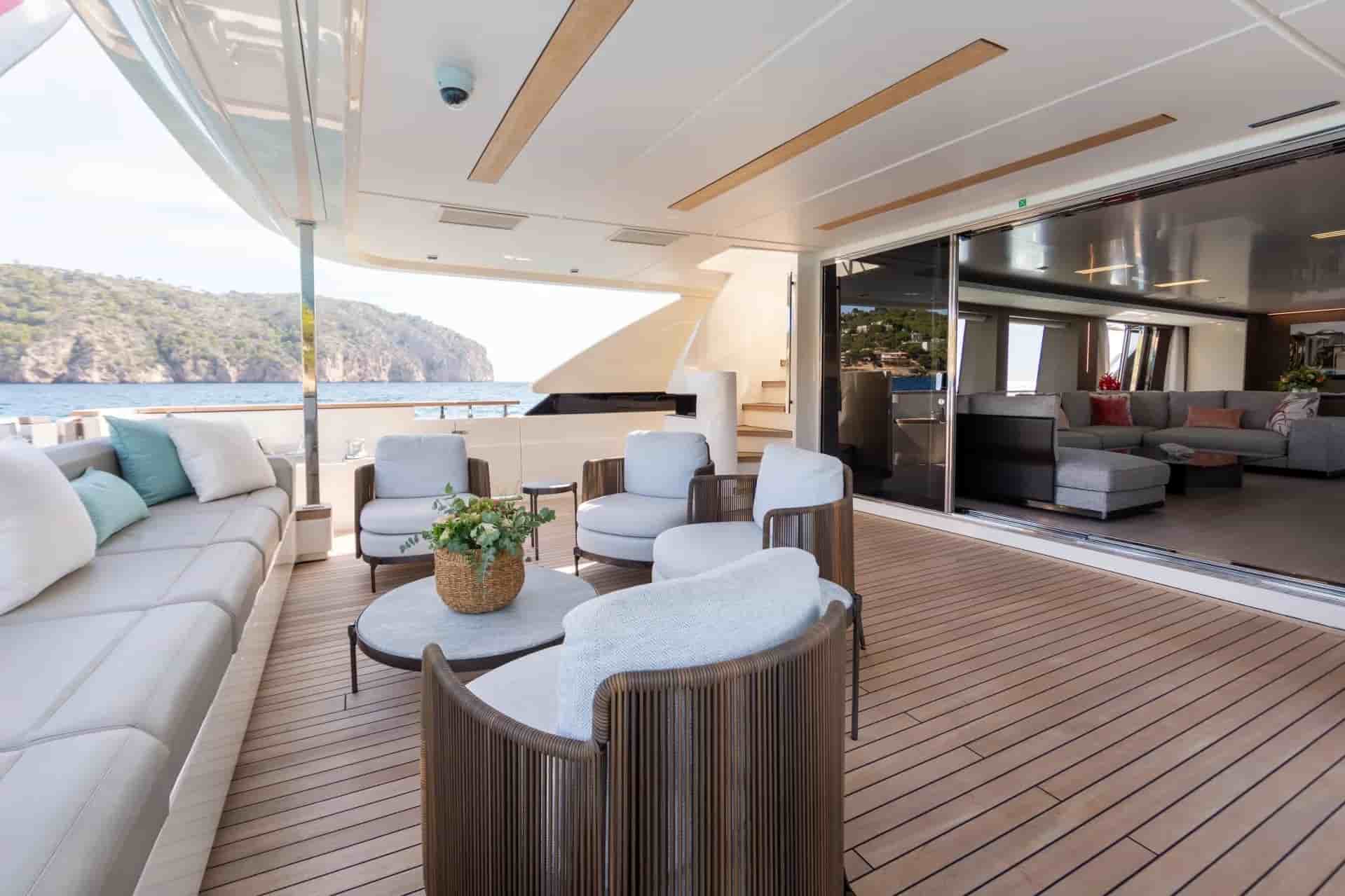 Ferretti Custom Line Navetta 37 - View 12