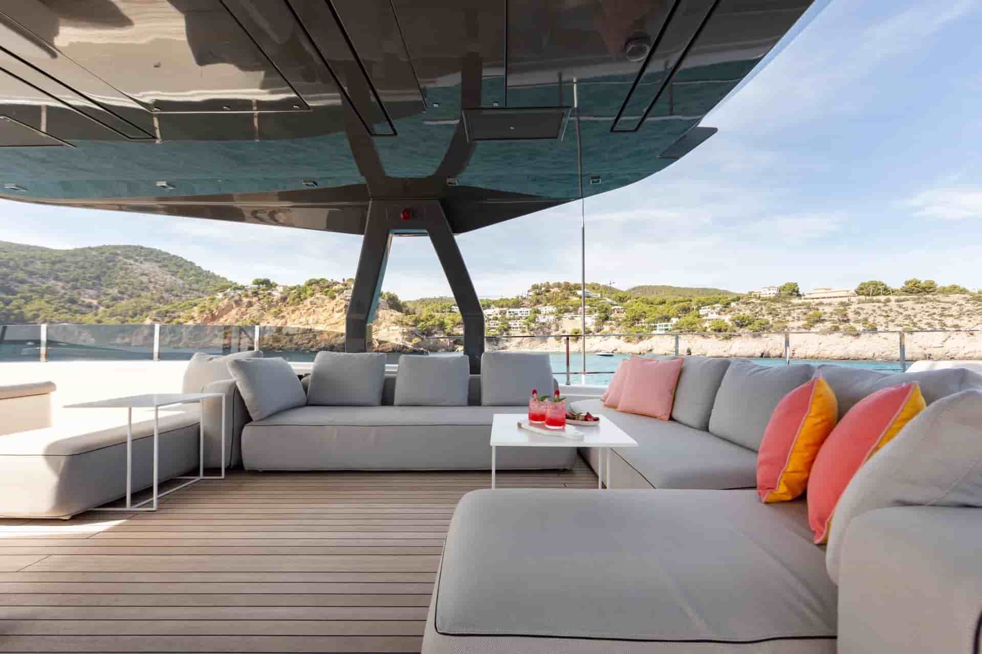 Ferretti Custom Line Navetta 37 - View 15