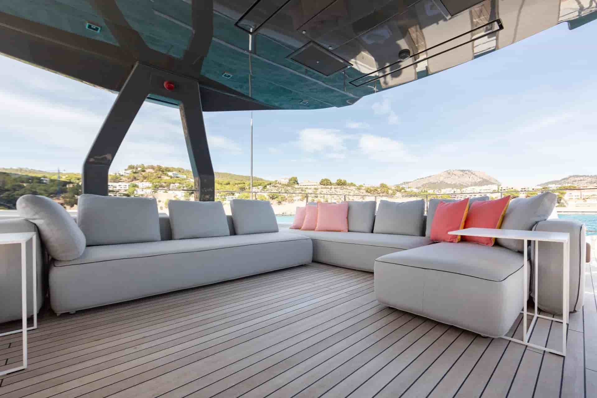 Ferretti Custom Line Navetta 37 - View 16