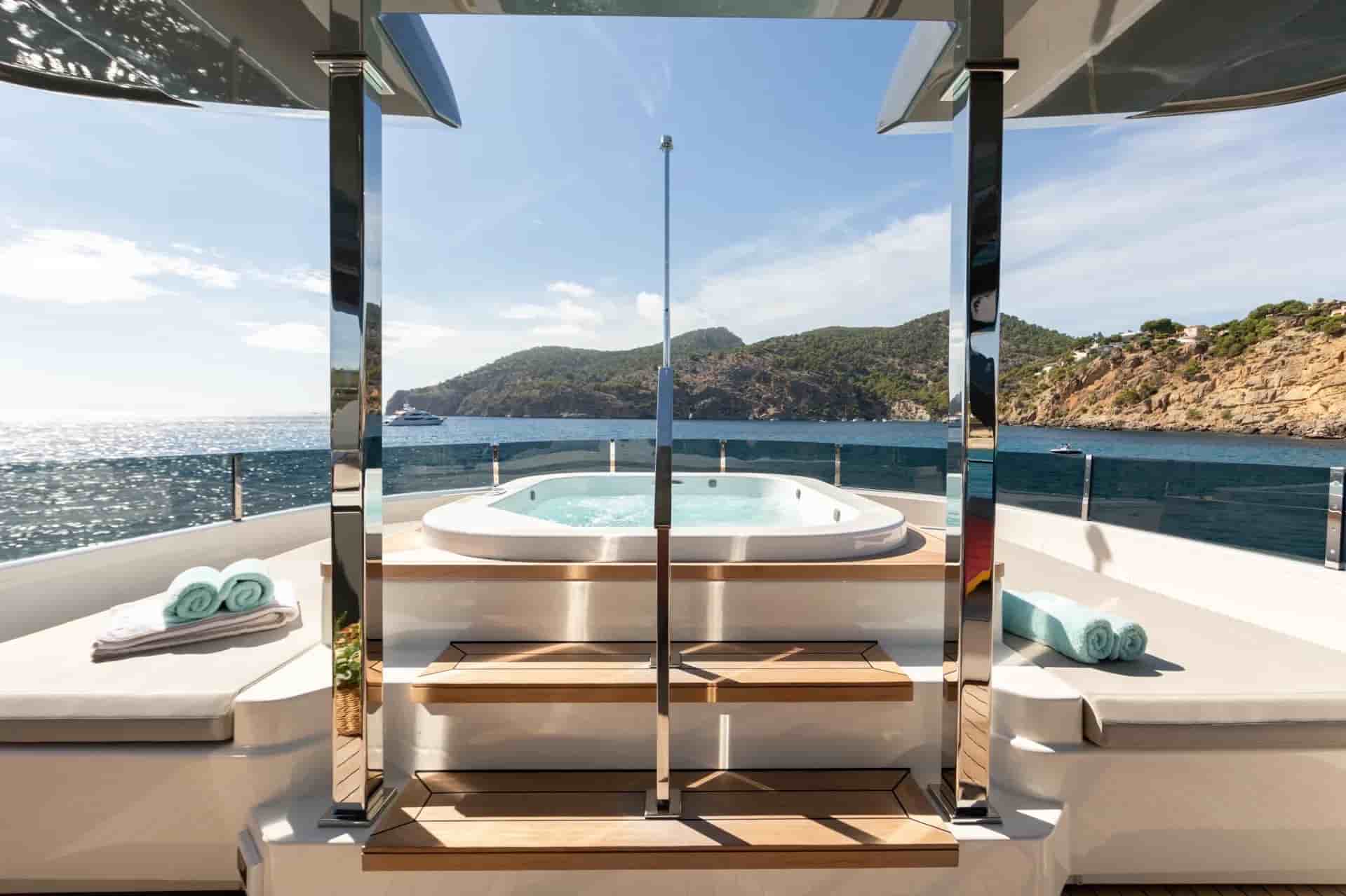 Ferretti Custom Line Navetta 37 - View 17
