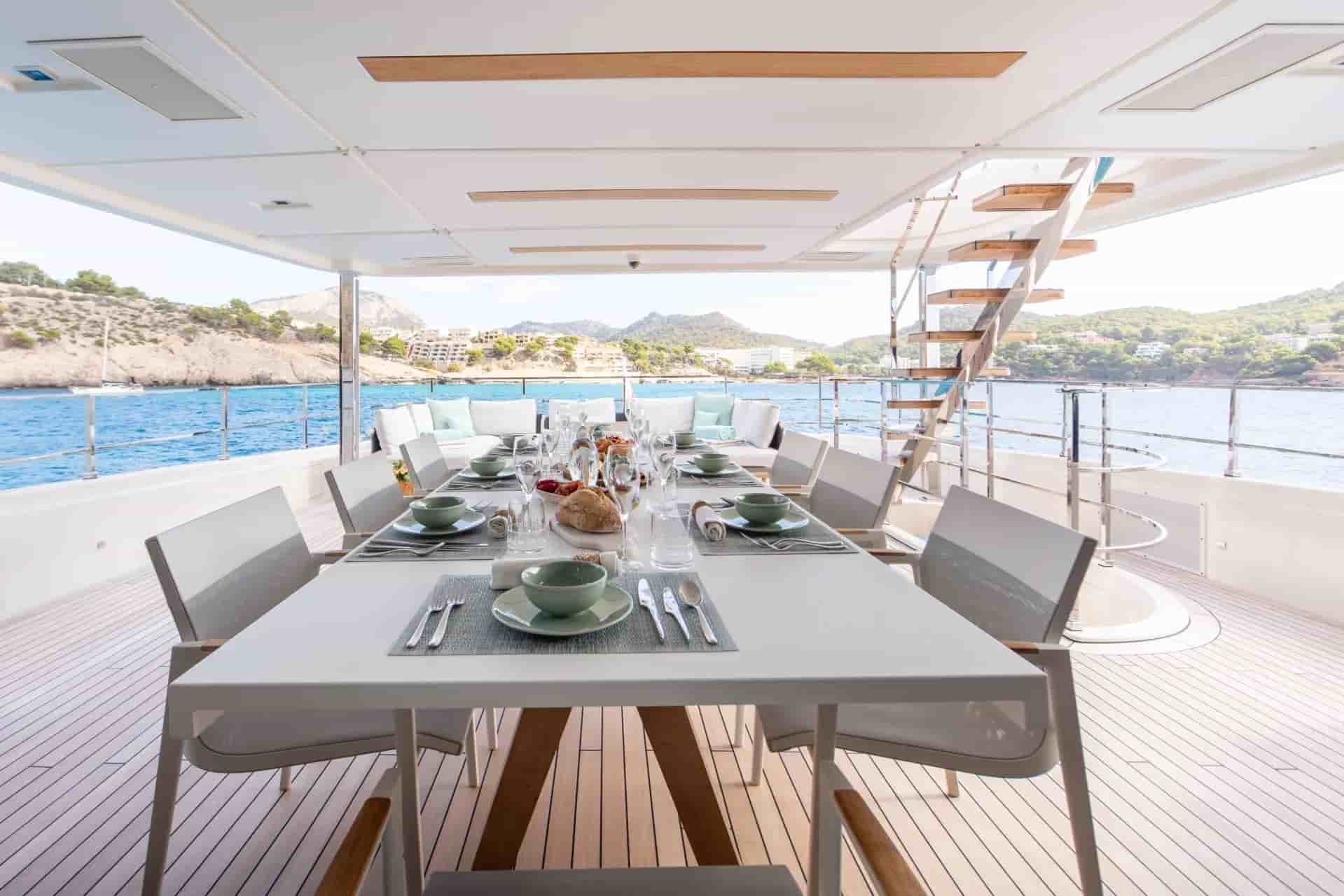 Ferretti Custom Line Navetta 37 - View 21