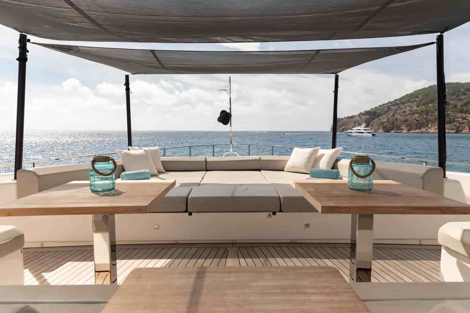 Ferretti Custom Line Navetta 37 - View 30