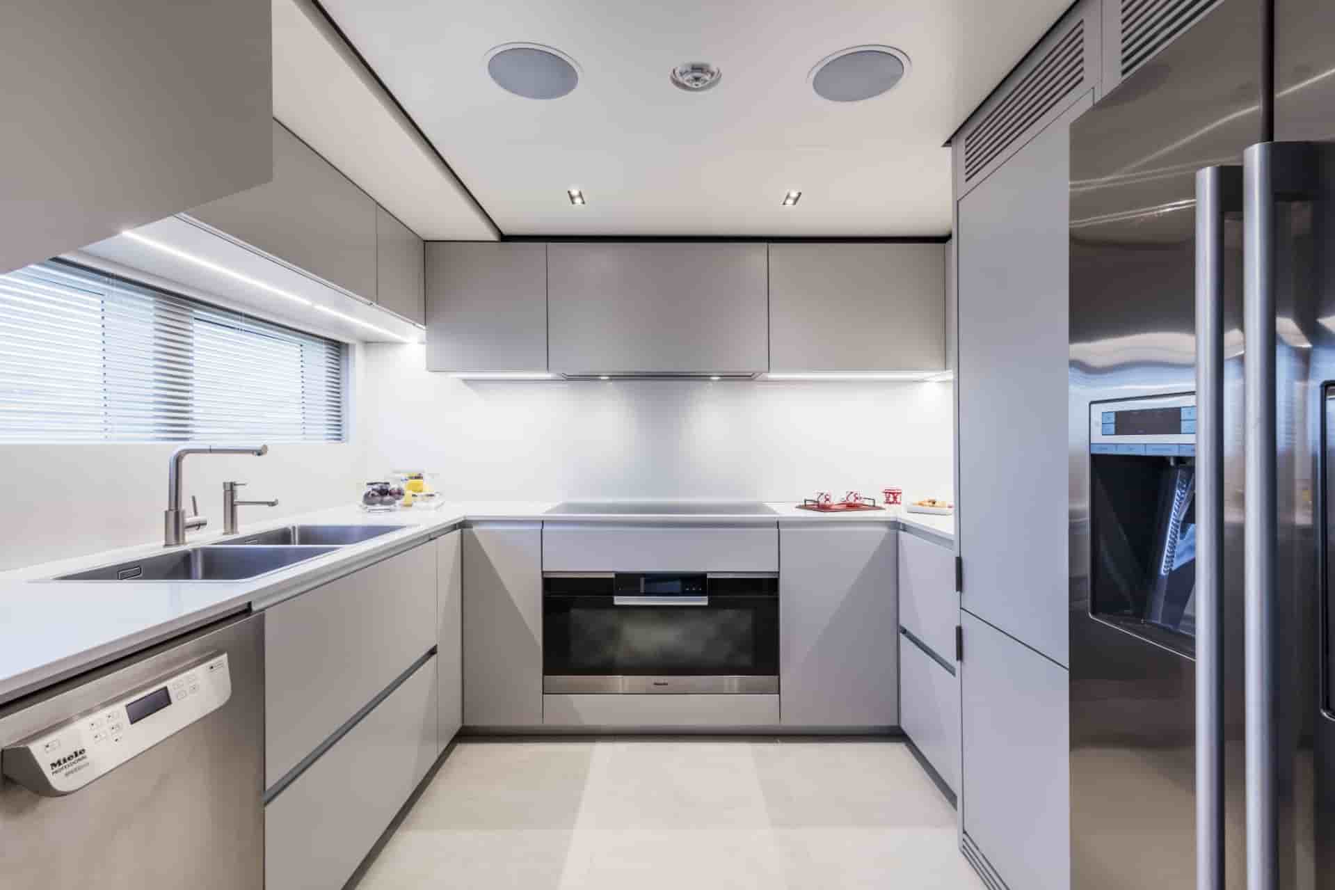 Ferretti Custom Line Navetta 37 - View 39