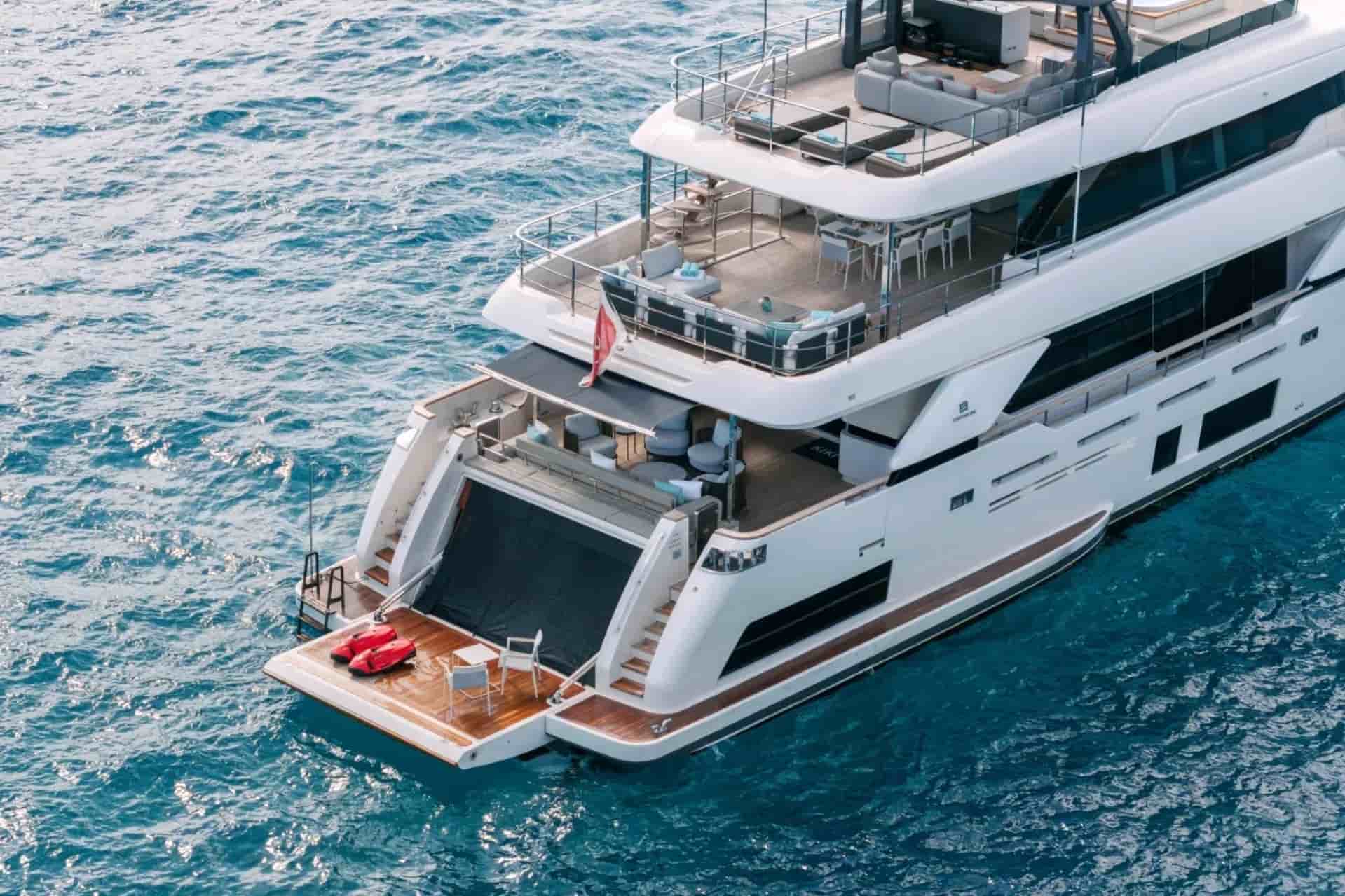 Ferretti Custom Line Navetta 37 - View 4