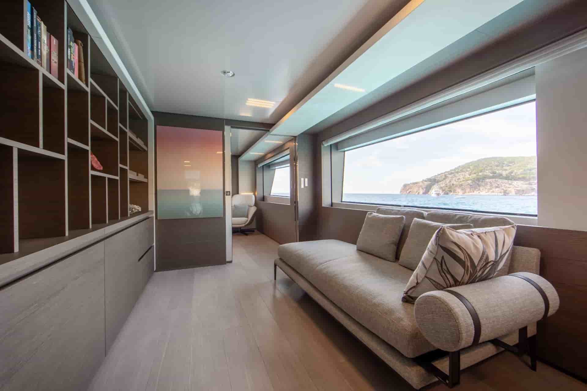 Ferretti Custom Line Navetta 37 - View 40