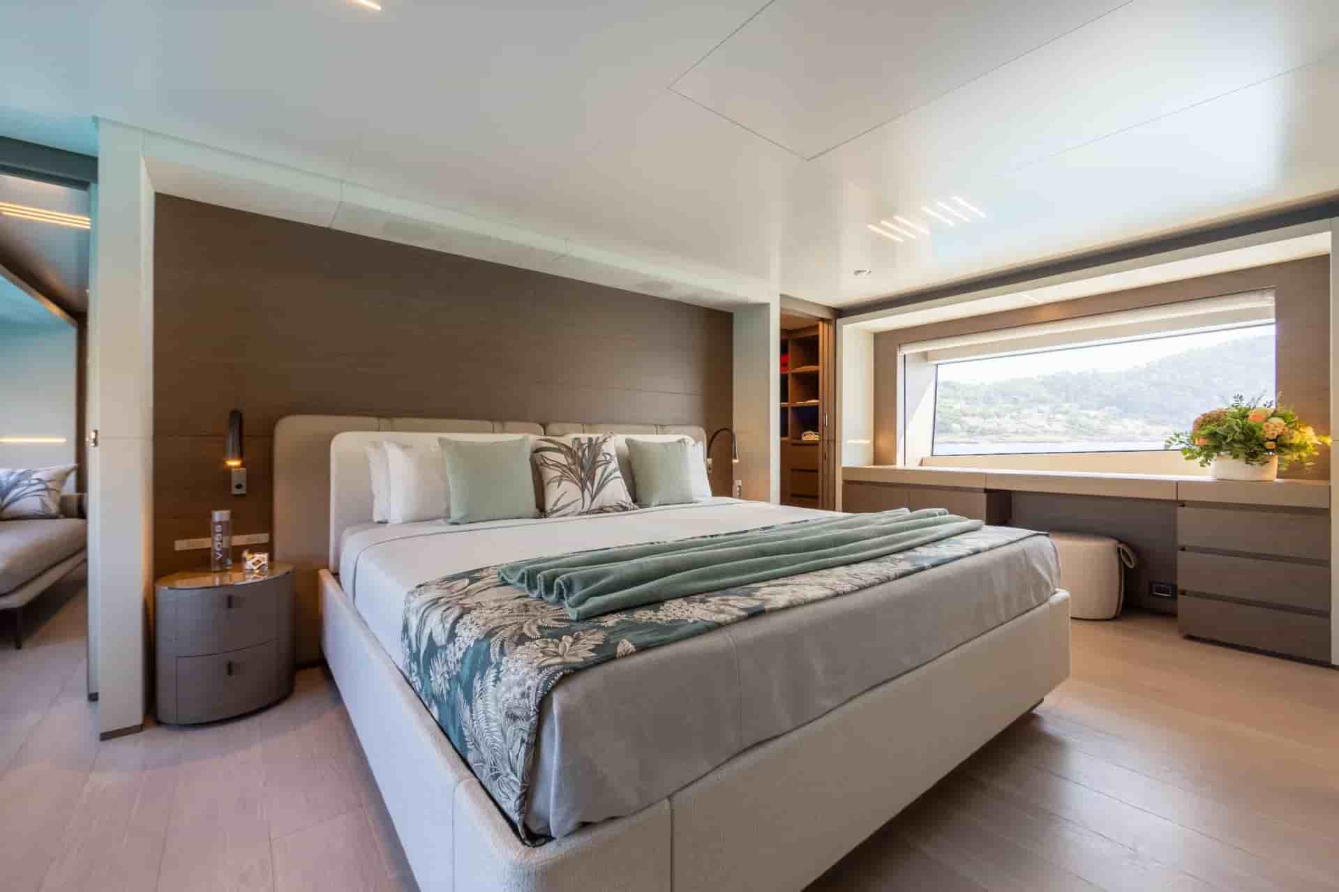 Ferretti Custom Line Navetta 37 - View 44