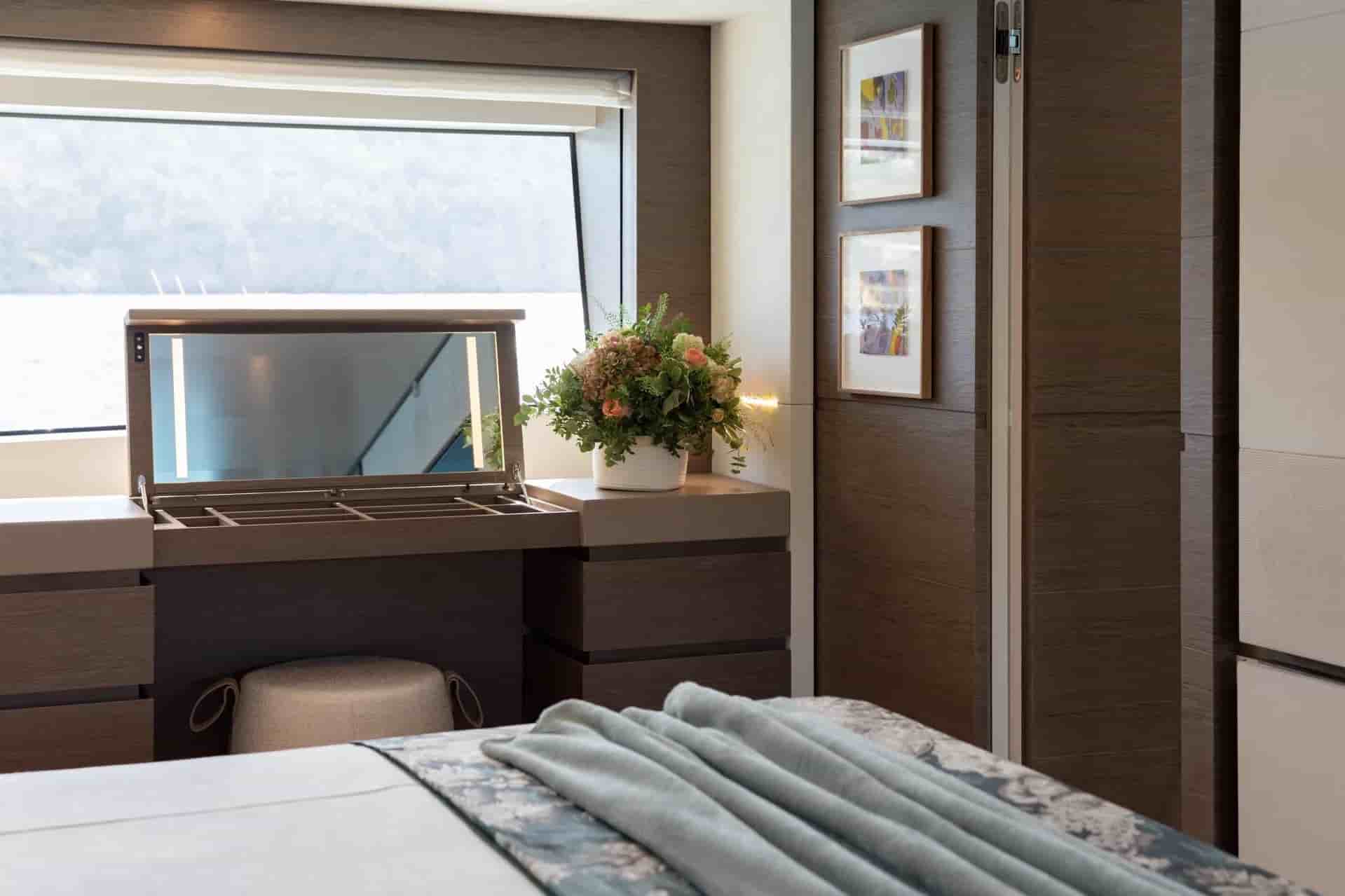 Ferretti Custom Line Navetta 37 - View 45