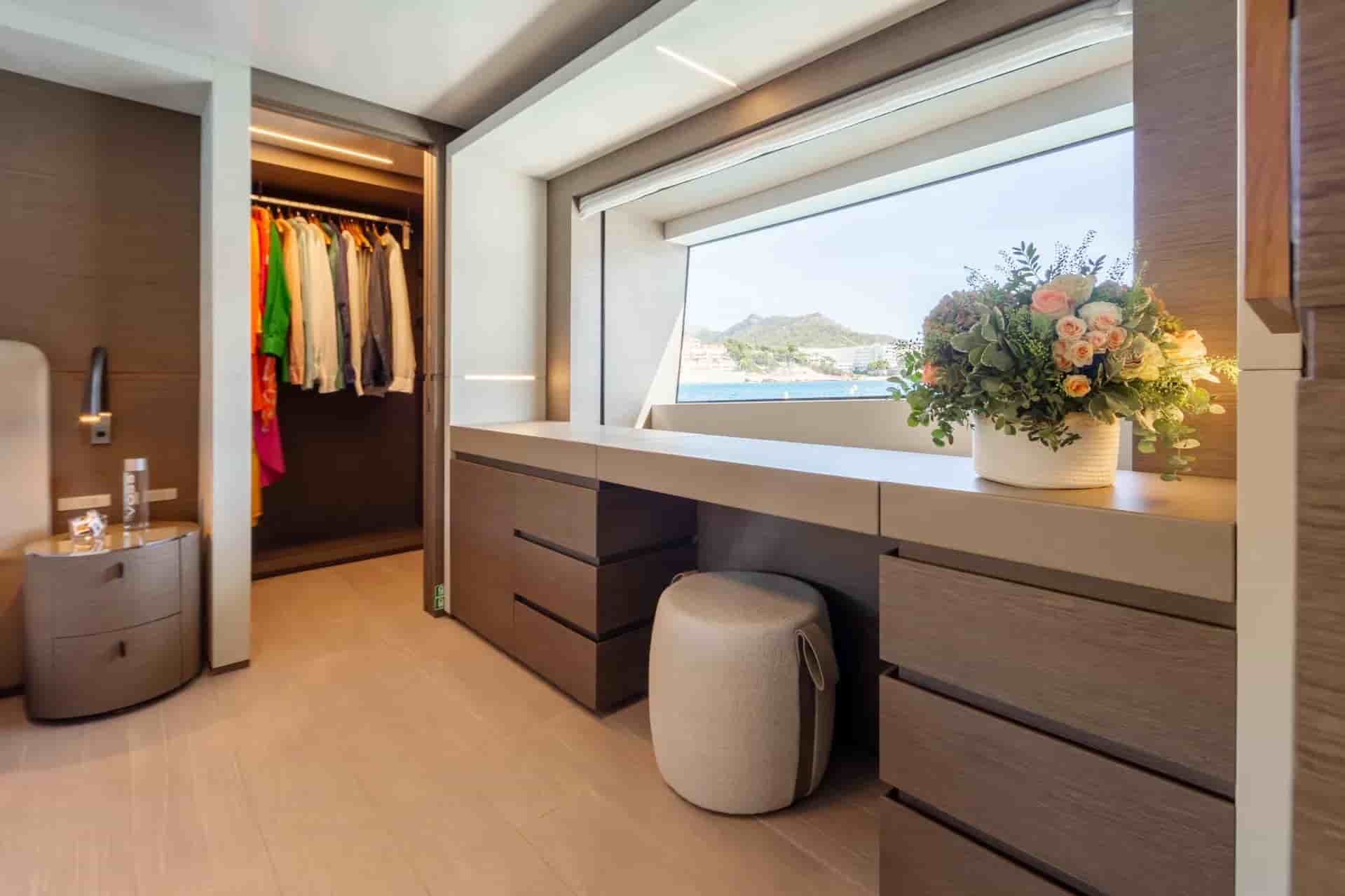 Ferretti Custom Line Navetta 37 - View 46