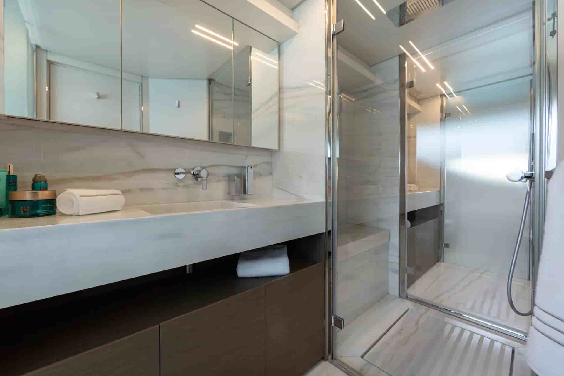 Ferretti Custom Line Navetta 37 - View 49