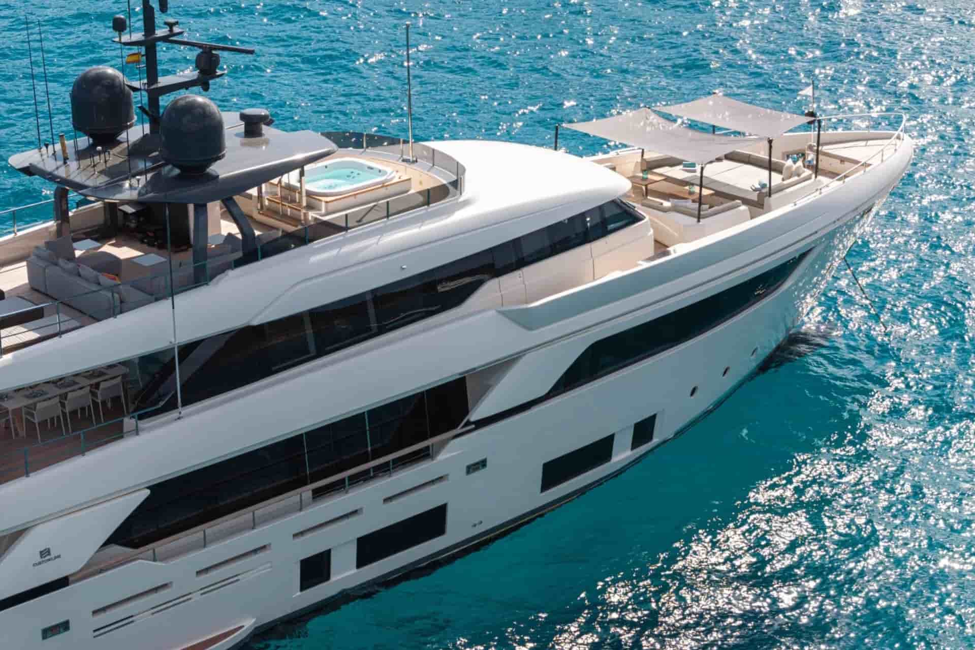 Ferretti Custom Line Navetta 37 - View 5