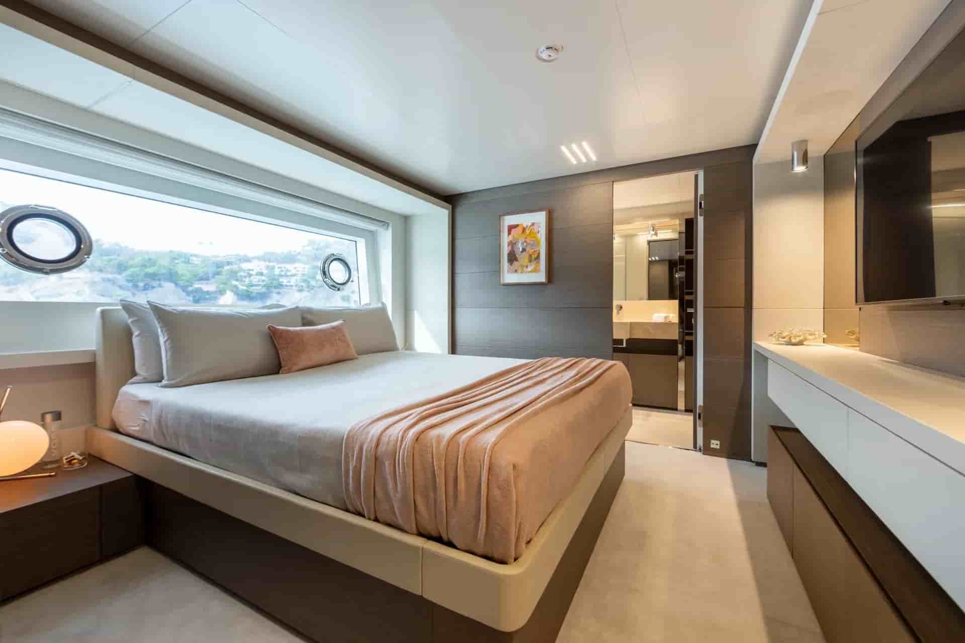 Ferretti Custom Line Navetta 37 - View 51