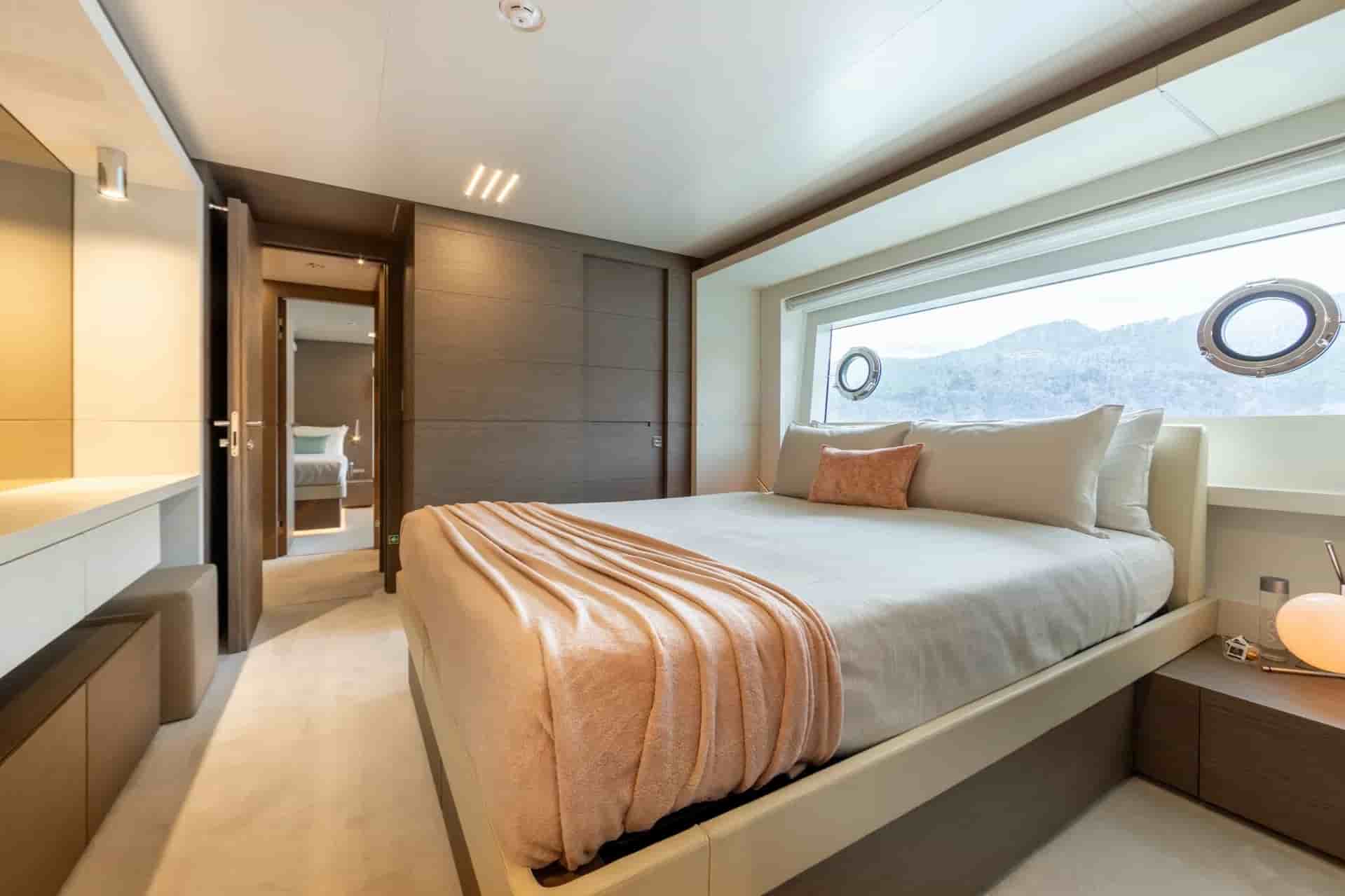 Ferretti Custom Line Navetta 37 - View 52