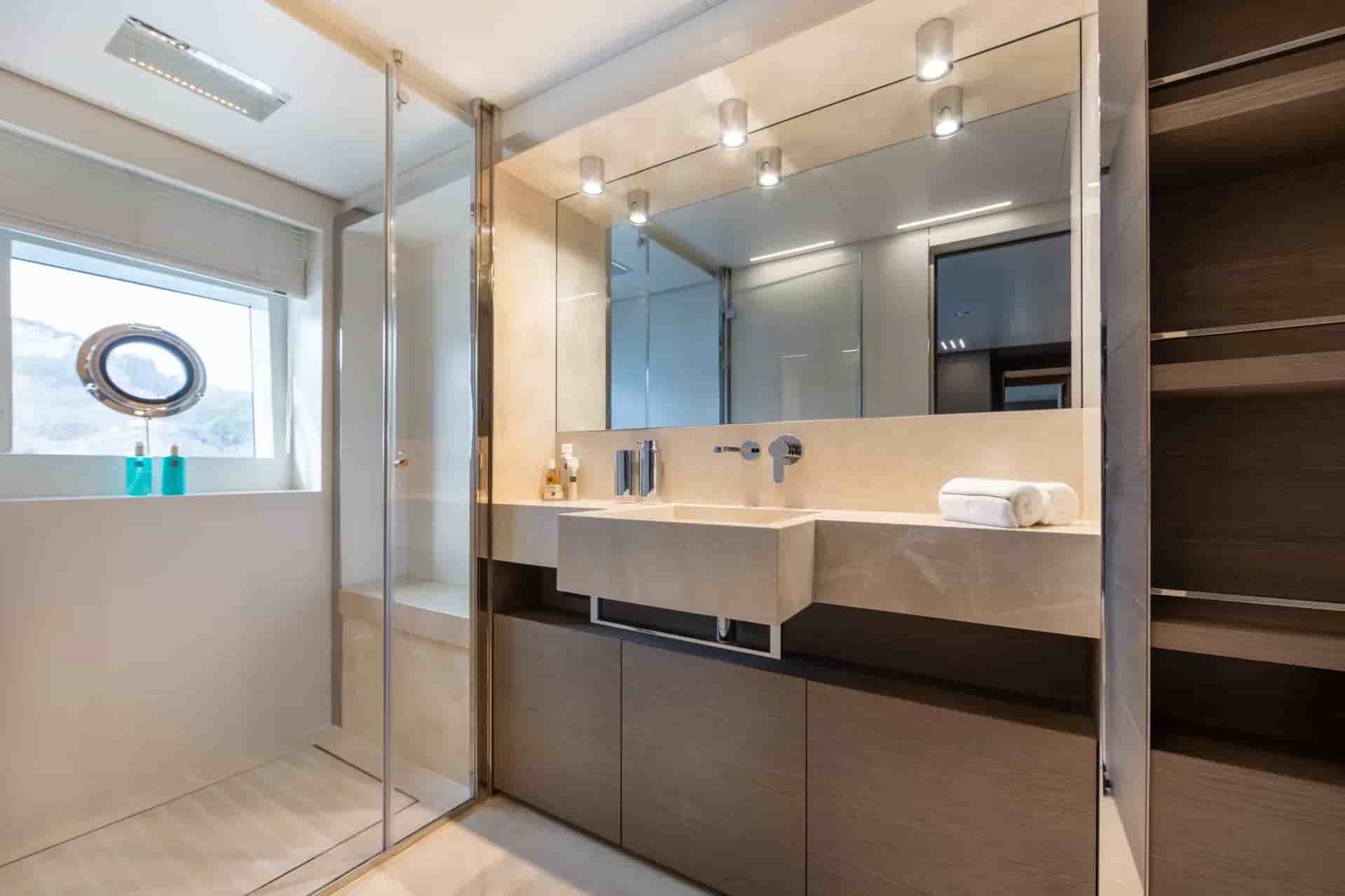 Ferretti Custom Line Navetta 37 - View 53