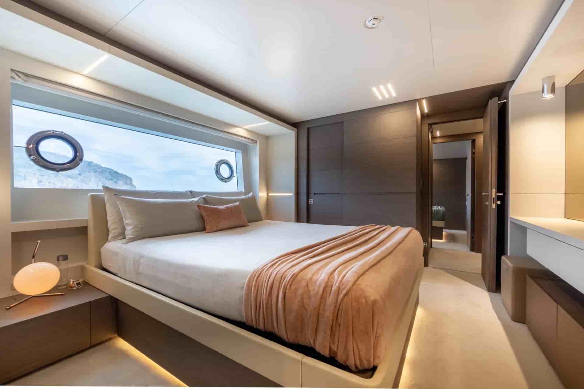 Ferretti Custom Line Navetta 37 - View 55