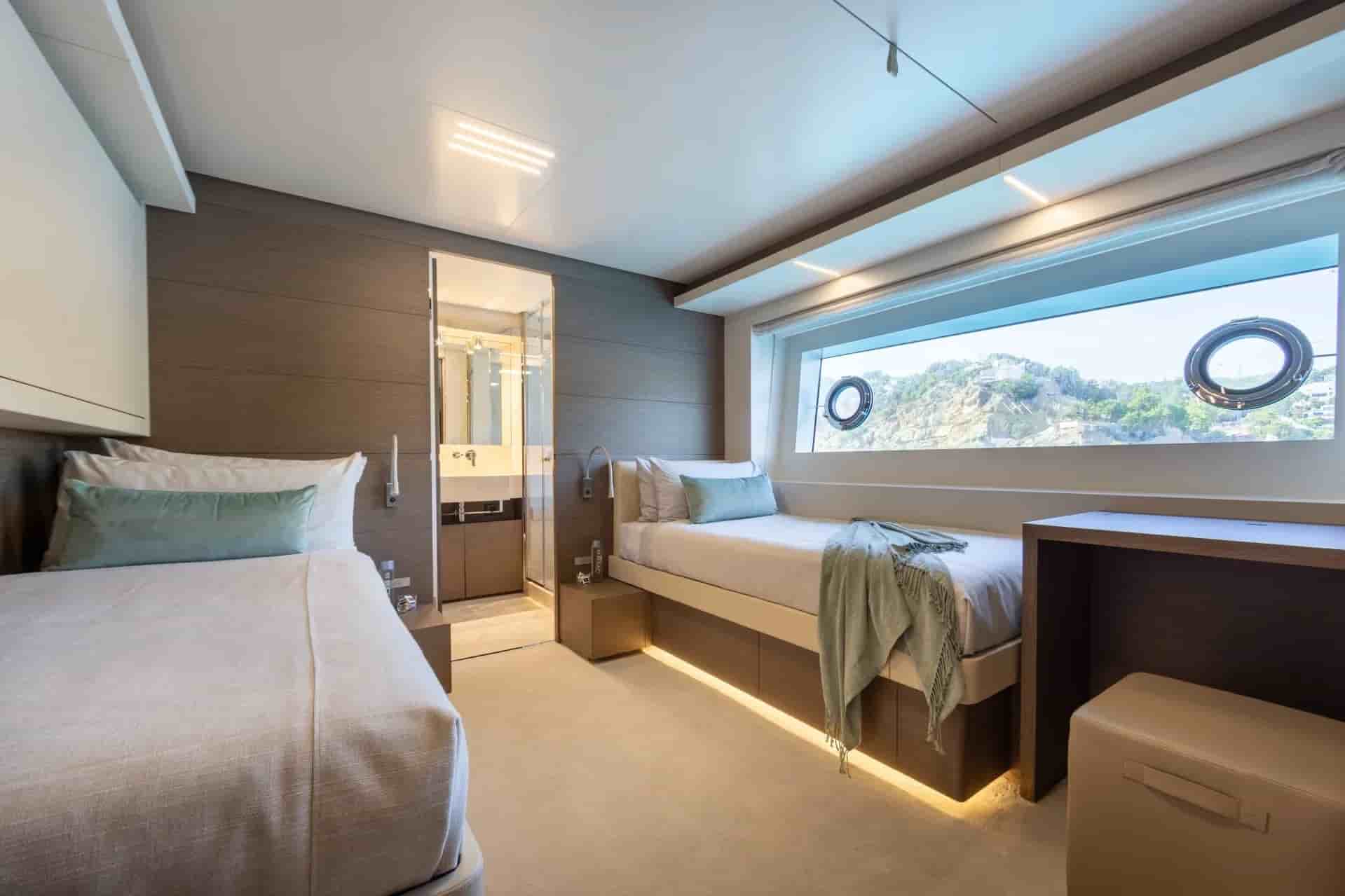 Ferretti Custom Line Navetta 37 - View 56