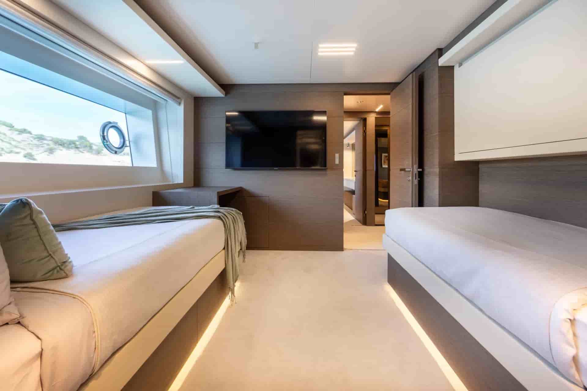 Ferretti Custom Line Navetta 37 - View 57
