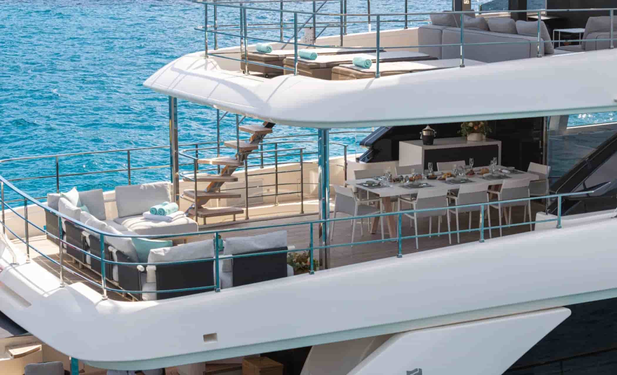 Ferretti Custom Line Navetta 37 - View 7