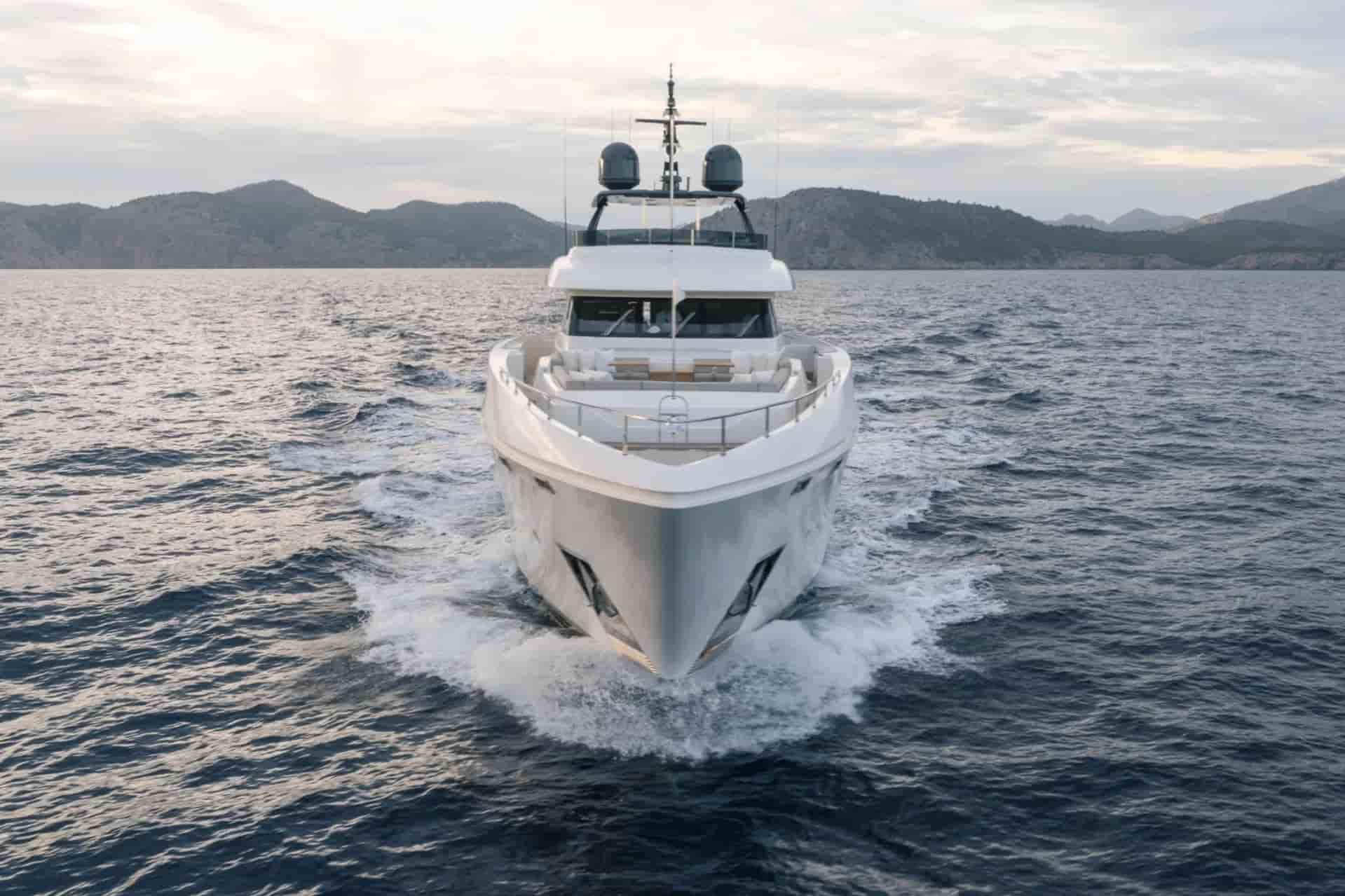 Ferretti Custom Line Navetta 37 - View 9