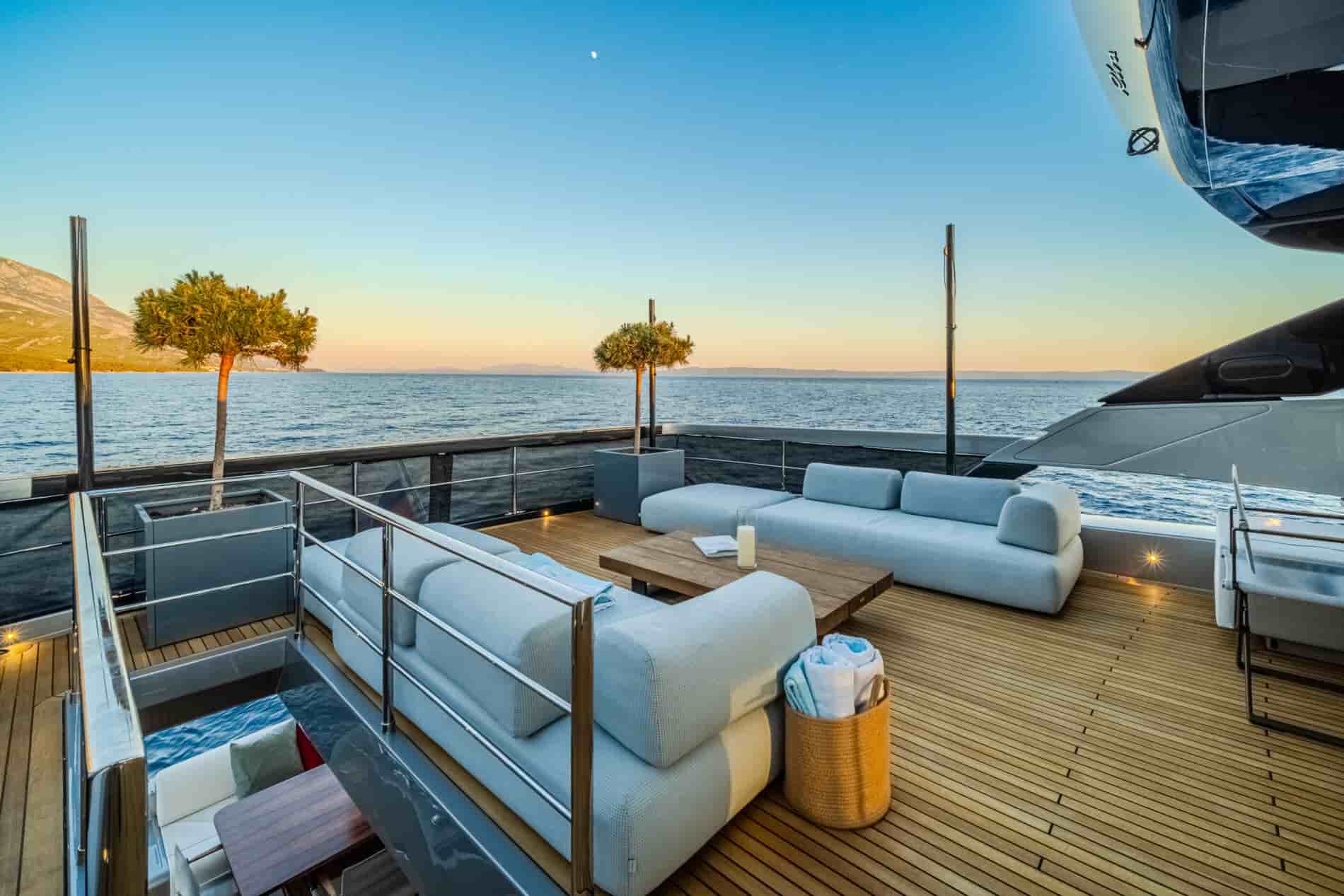 Riva 100 Corsaro - View 16