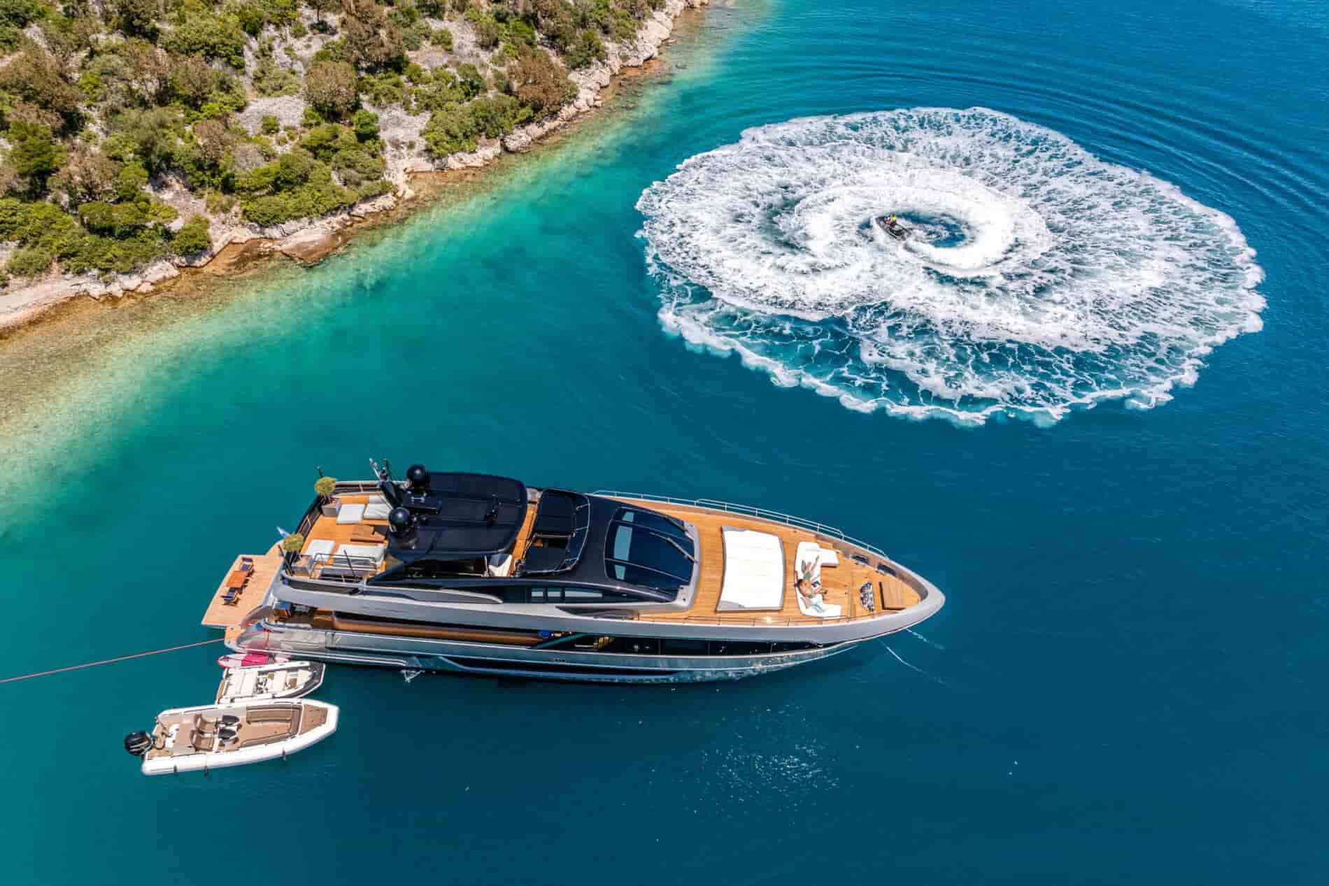 Riva 100 Corsaro - View 3