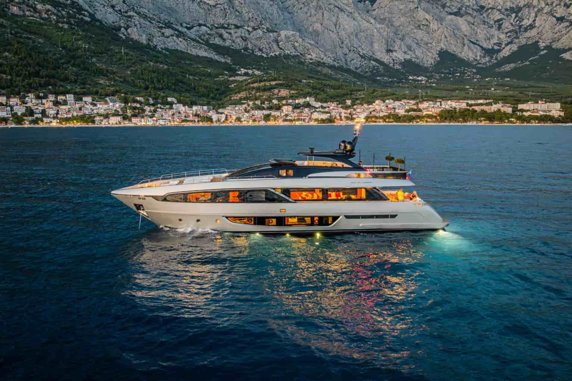 Riva 100 Corsaro - View 40