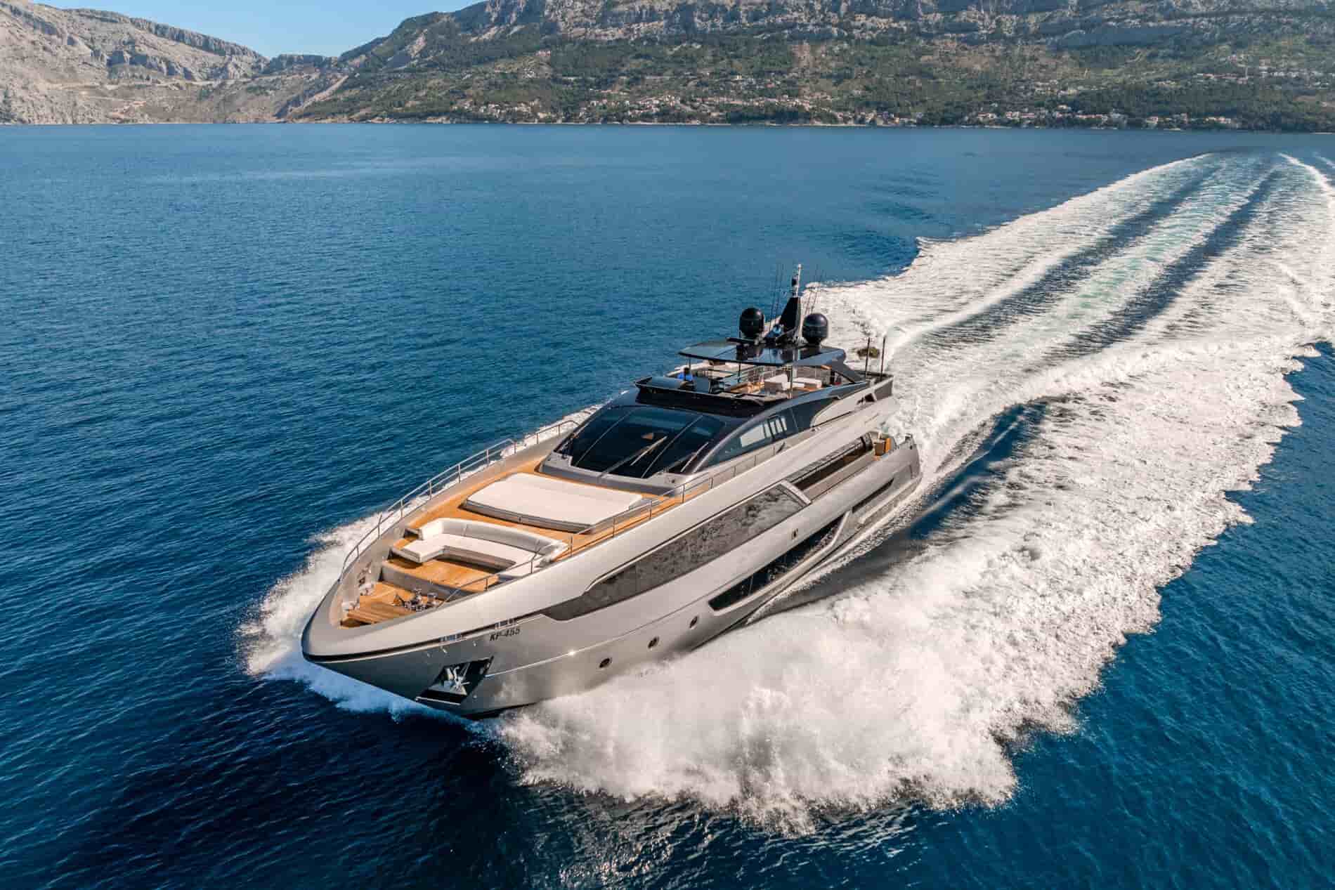 Riva 100 Corsaro - View 8
