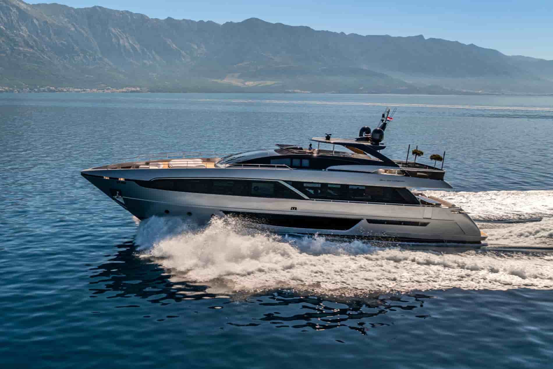 Riva 100 Corsaro - View 9